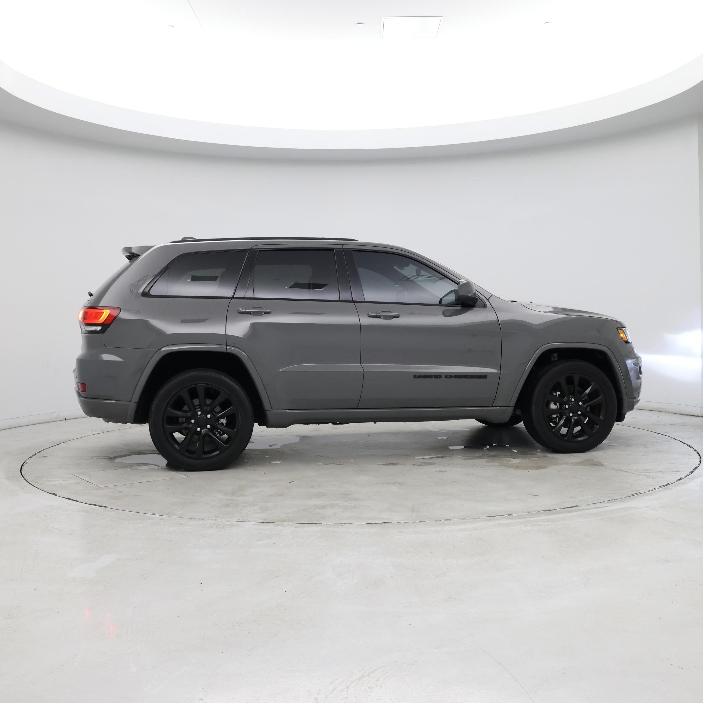Thumbnail: 2021 Jeep Grand Cherokee - 8