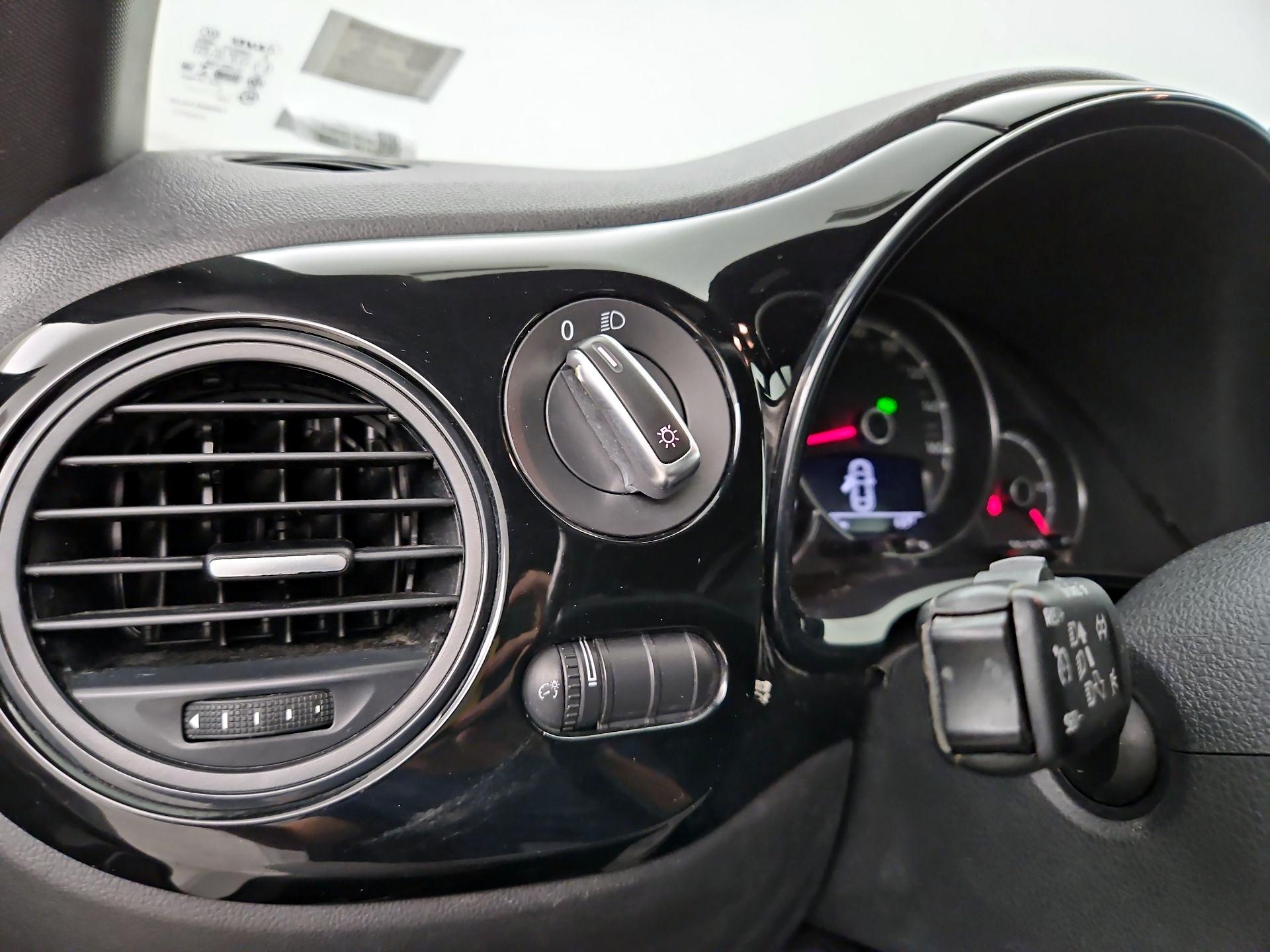 Thumbnail: 2019 Volkswagen Beetle - 13