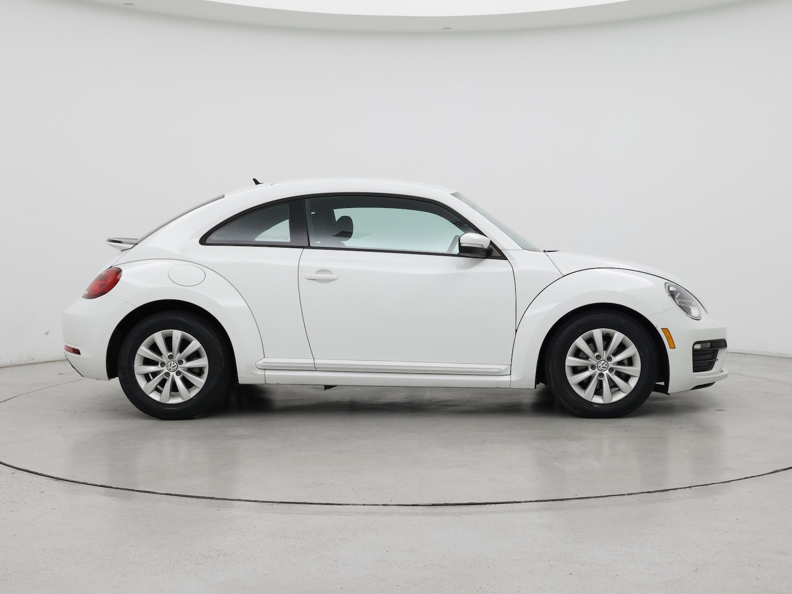 2019 Volkswagen Beetle S - Photo 8