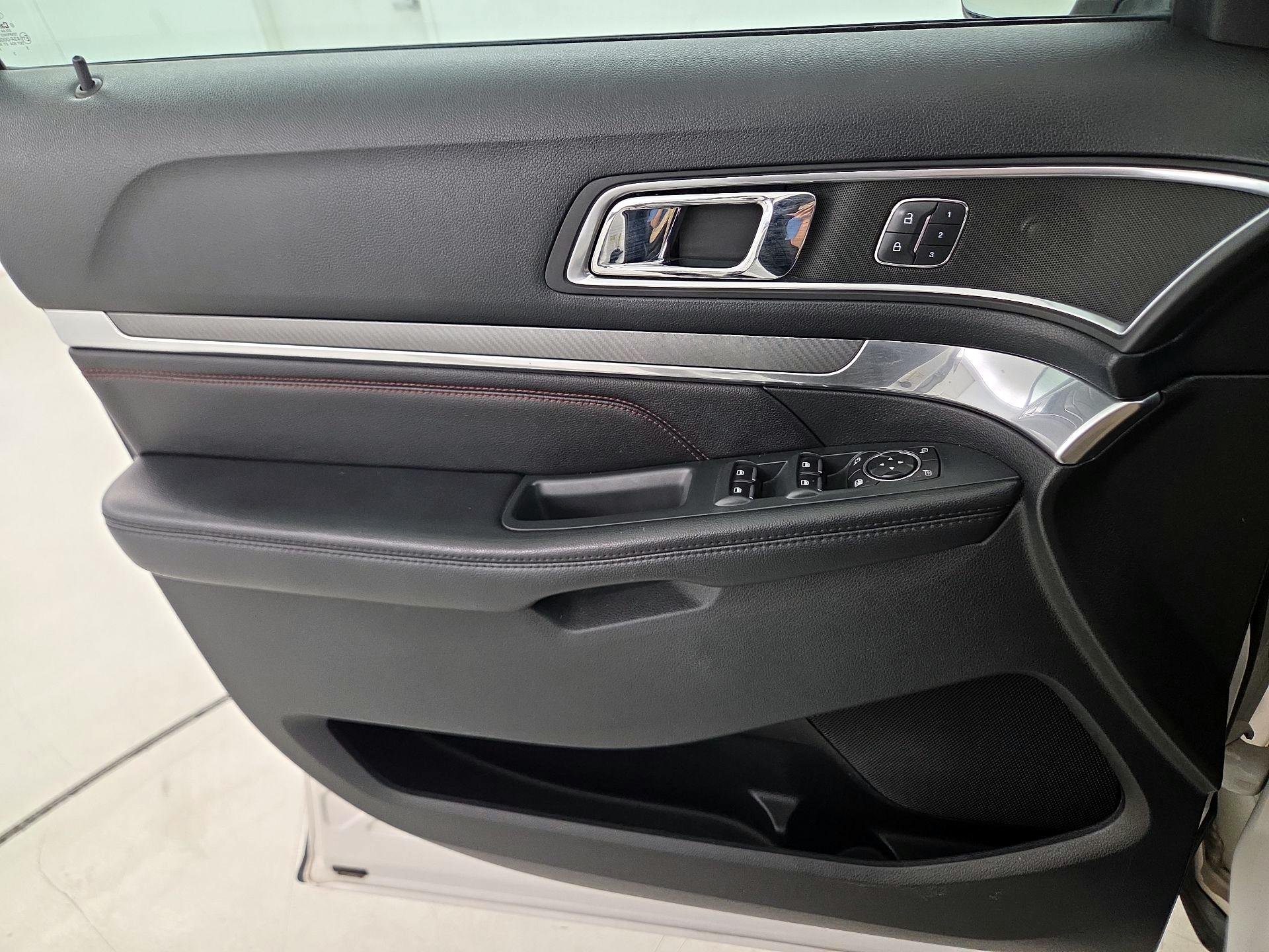 Thumbnail: 2016 Ford Explorer - 12