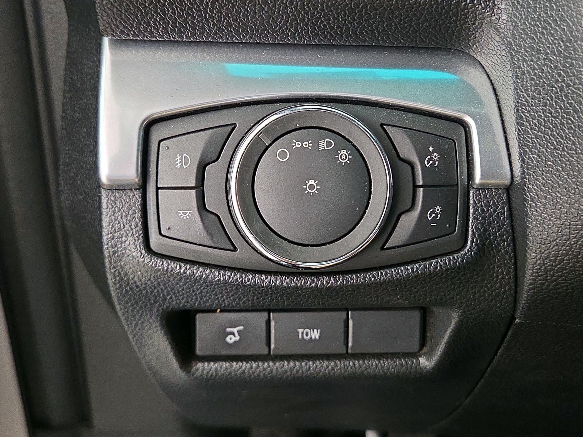 Thumbnail: 2016 Ford Explorer - 13