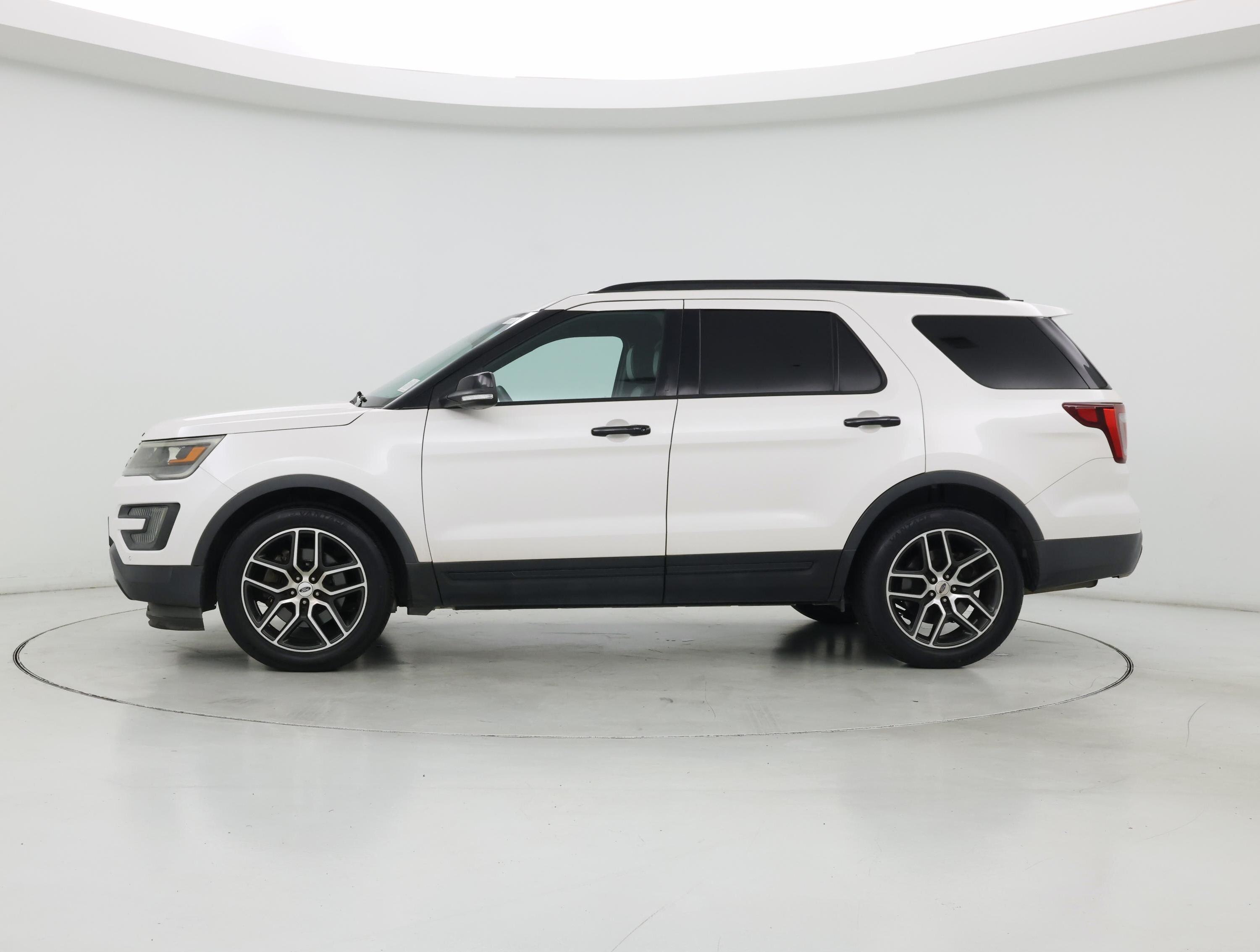 Thumbnail: 2016 Ford Explorer - 3