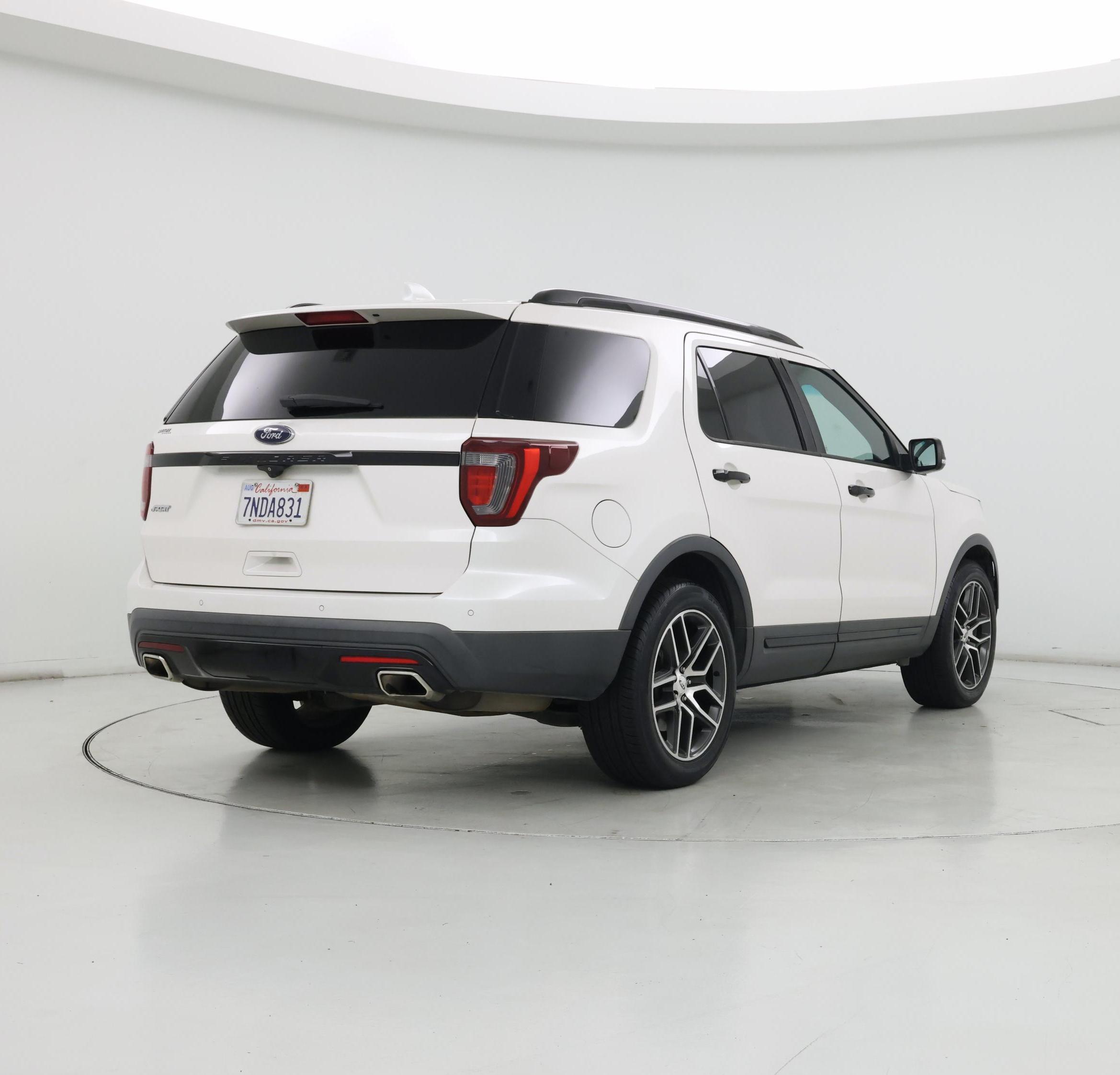 Thumbnail: 2016 Ford Explorer - 8