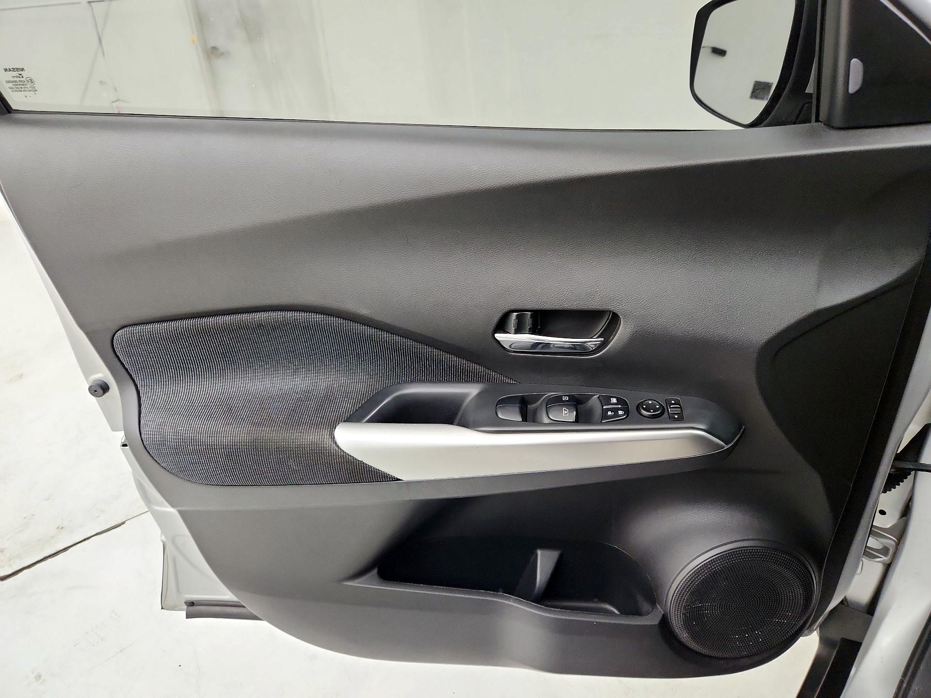 Thumbnail: 2018 Nissan Kicks - 12