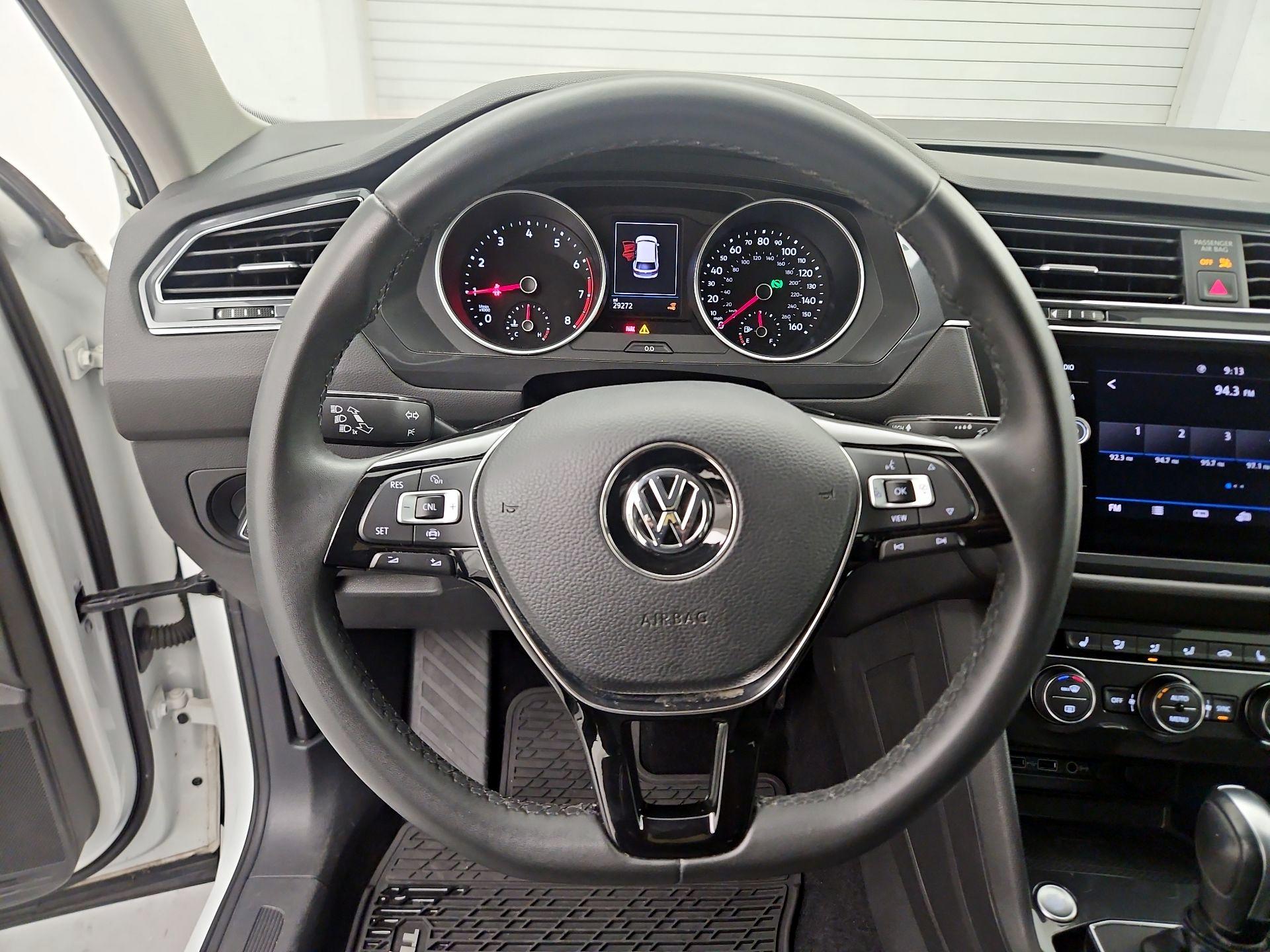 Thumbnail: 2020 Volkswagen Tiguan - 10