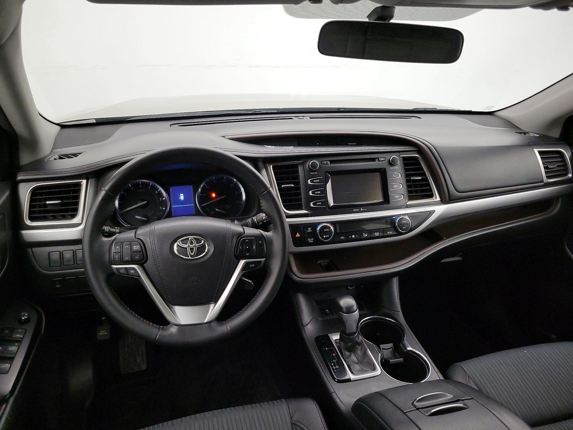 Thumbnail: 2015 Toyota Highlander - 9
