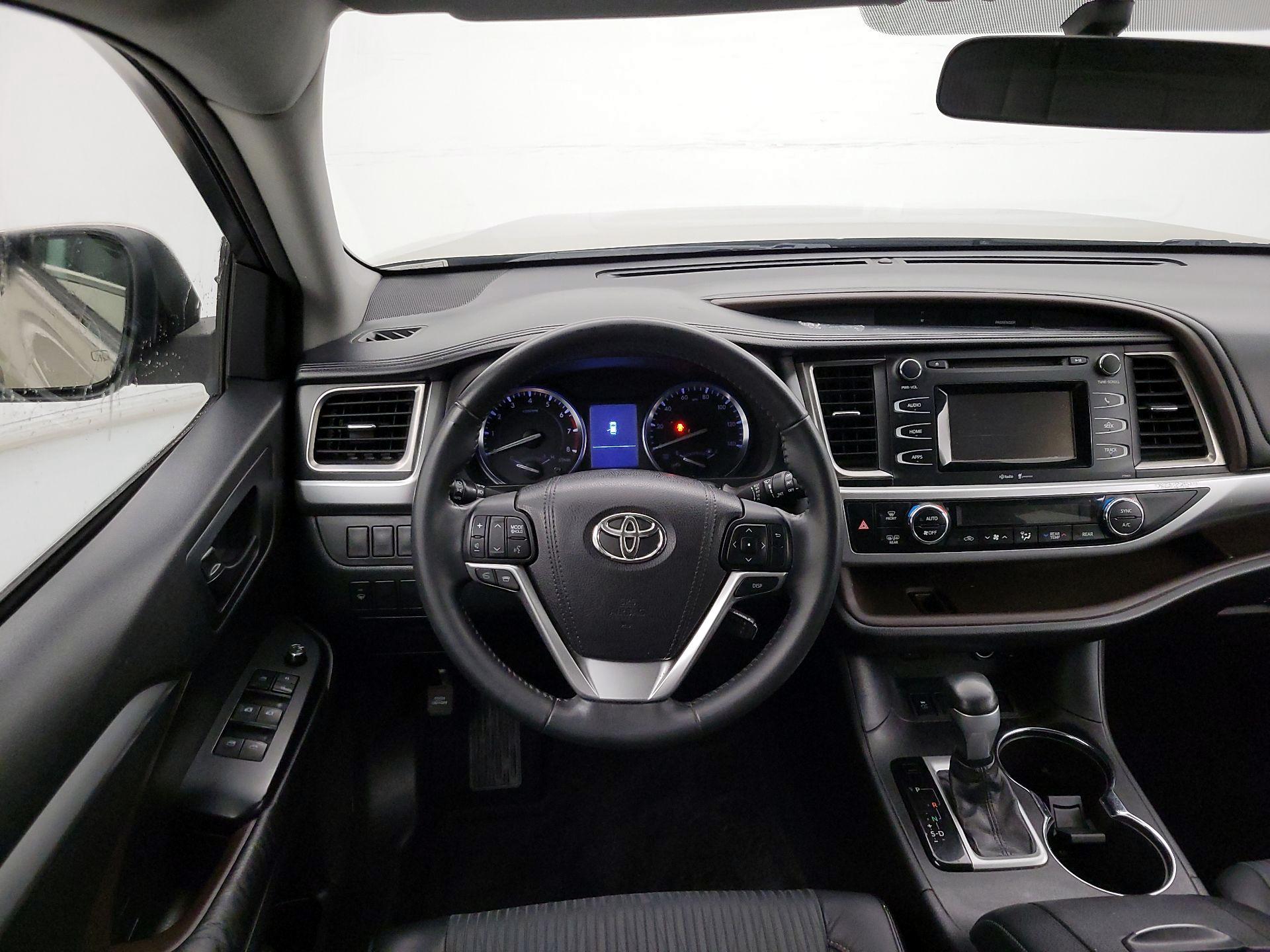Thumbnail: 2015 Toyota Highlander - 10