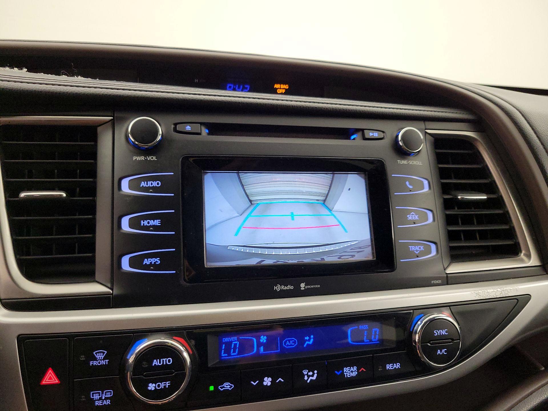 Thumbnail: 2015 Toyota Highlander - 14