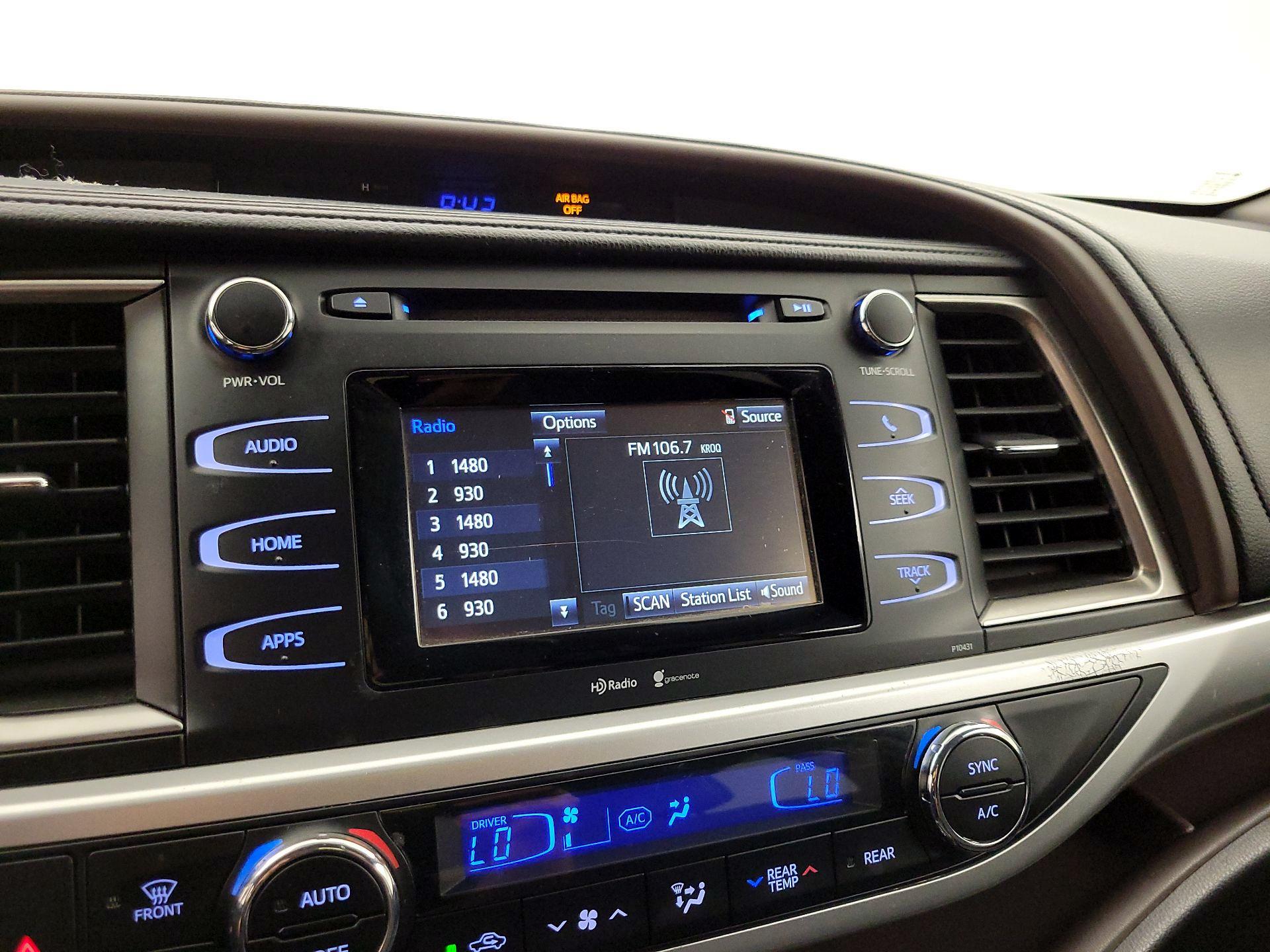 Thumbnail: 2015 Toyota Highlander - 15