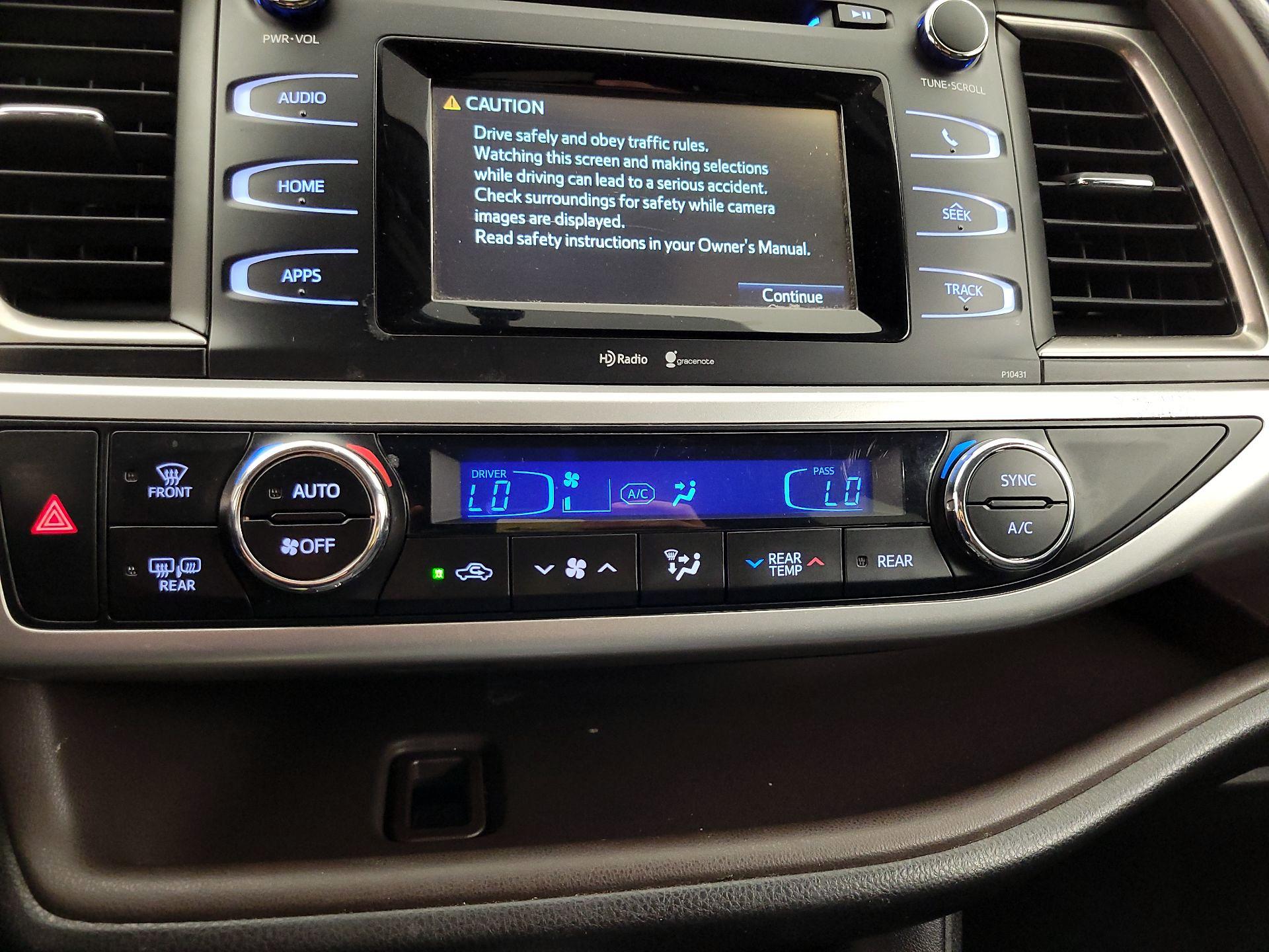 Thumbnail: 2015 Toyota Highlander - 16