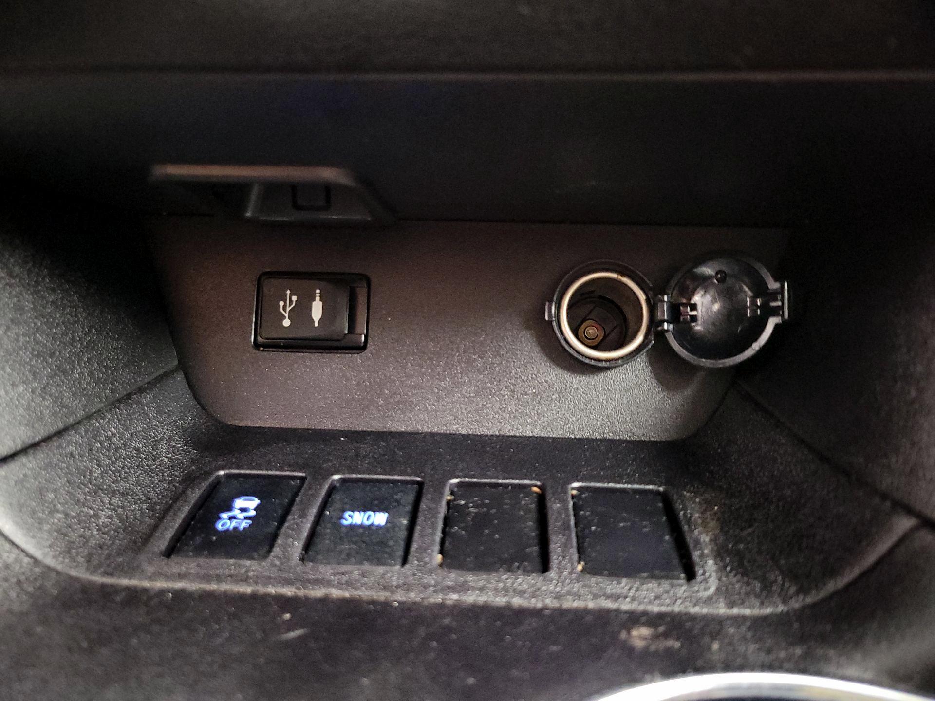 Thumbnail: 2015 Toyota Highlander - 18