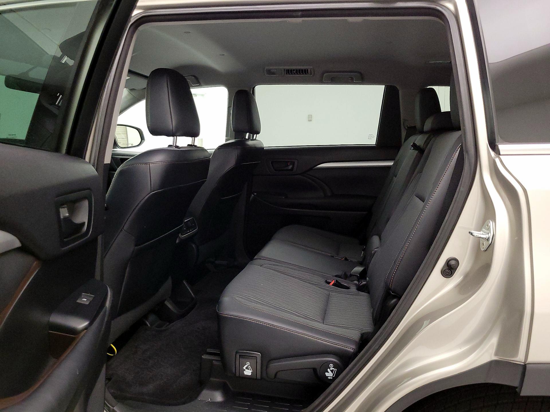 Thumbnail: 2015 Toyota Highlander - 19