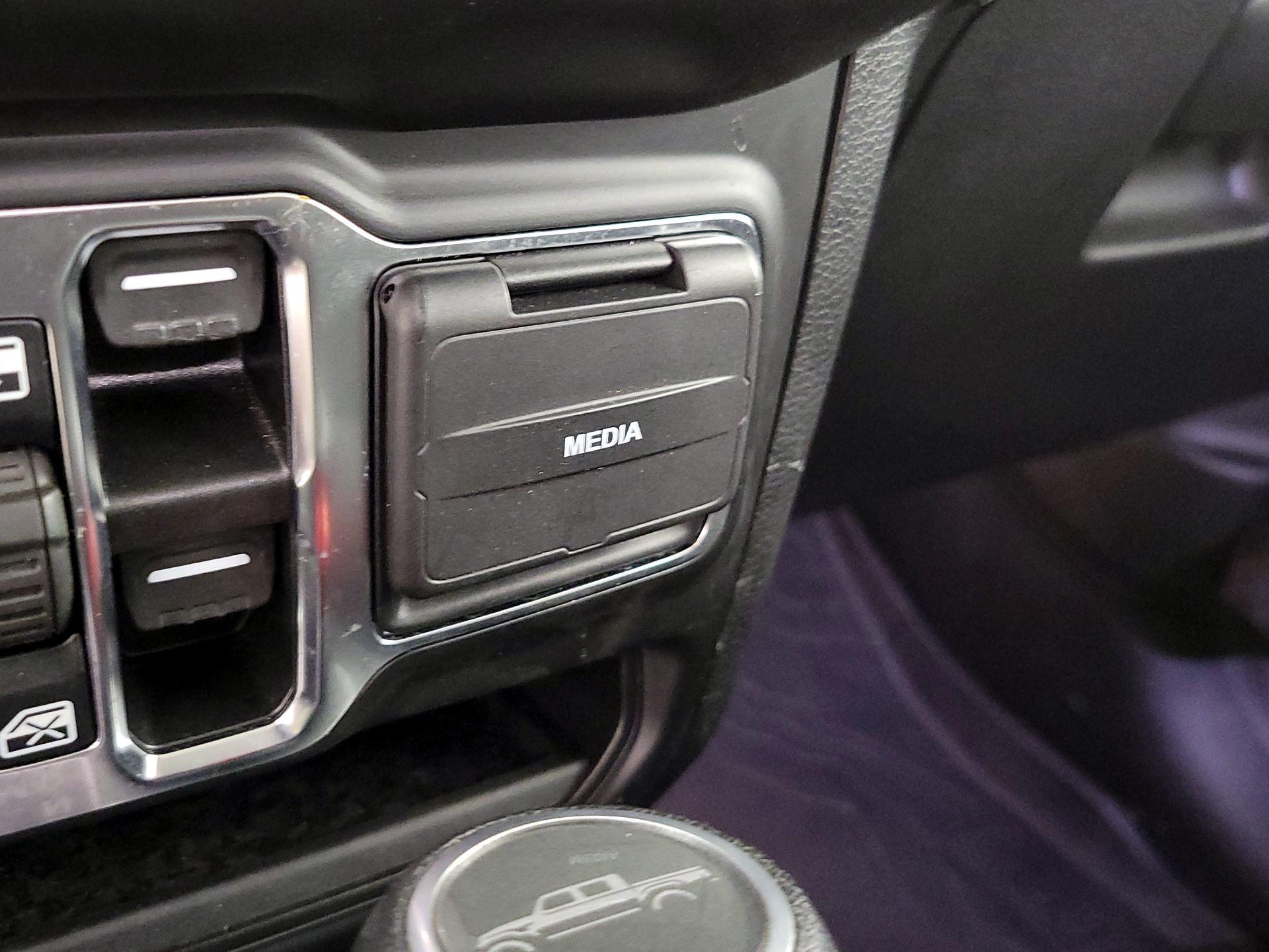 Thumbnail: 2021 Jeep Gladiator - 18