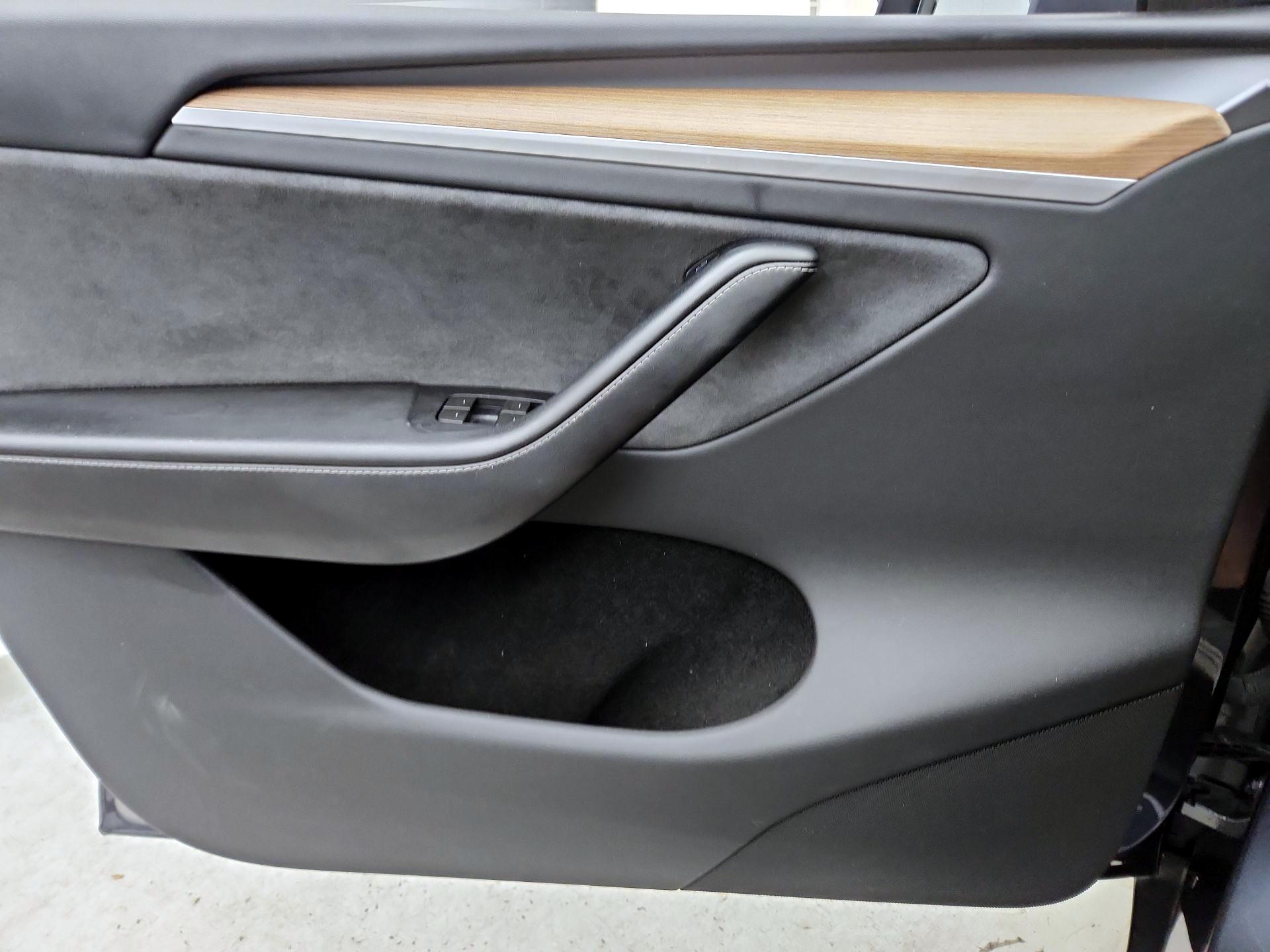 Thumbnail: 2023 Tesla Model Y - 12