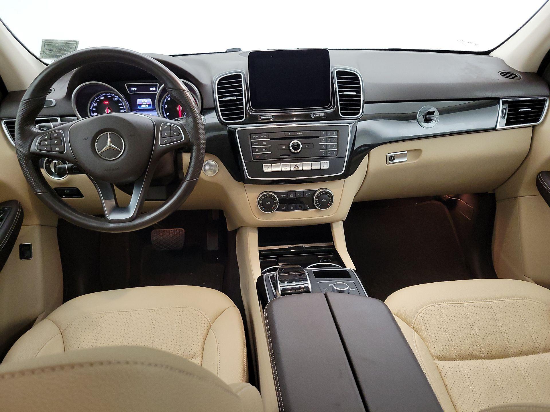 Thumbnail: 2016 Mercedes-Benz GLE - 9