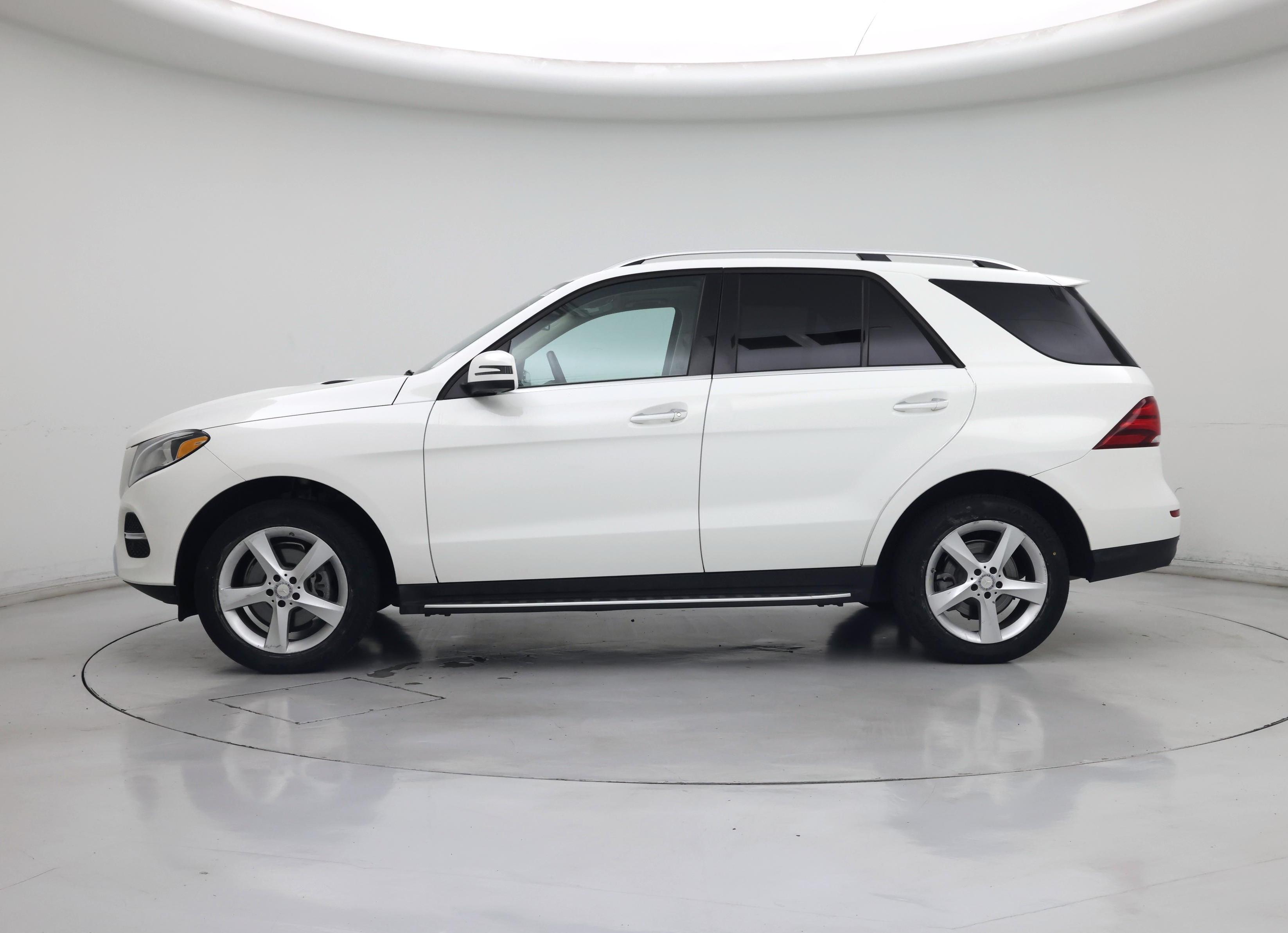 Thumbnail: 2016 Mercedes-Benz GLE - 3