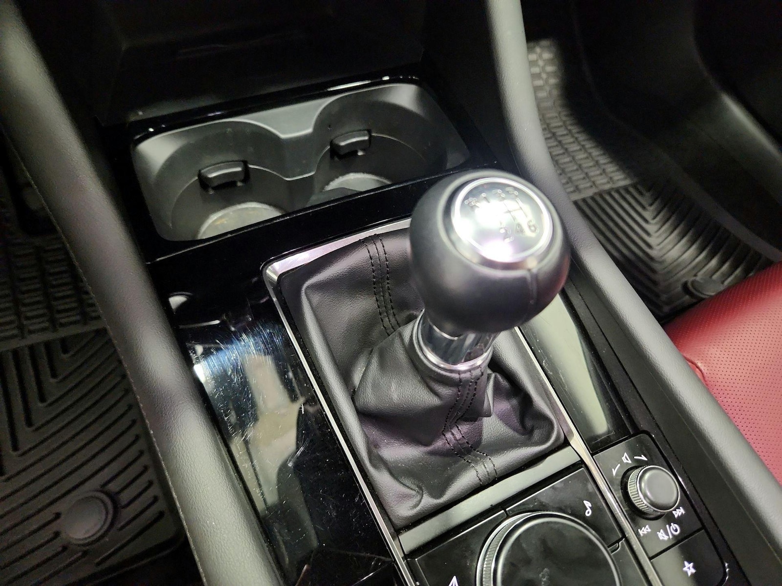 2024 Mazda Mazda3 Premium - Photo 18