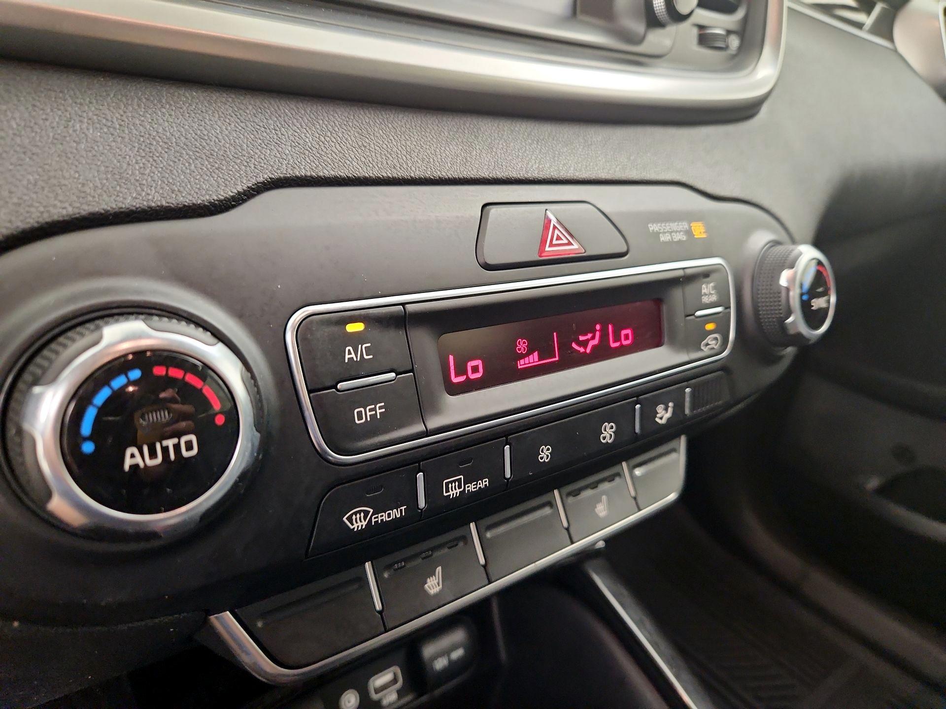 Thumbnail: 2019 Kia Sorento - 16