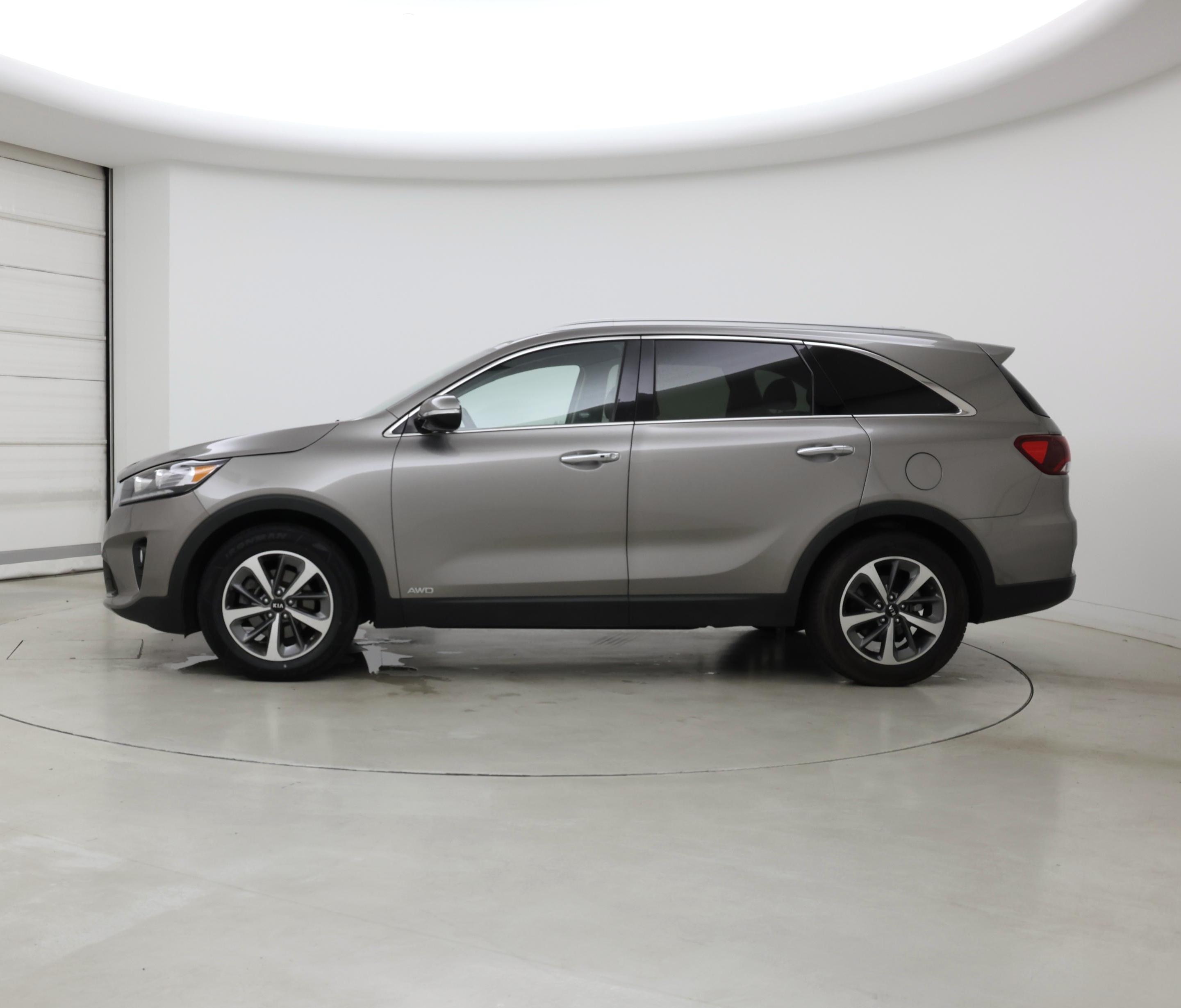Thumbnail: 2019 Kia Sorento - 3