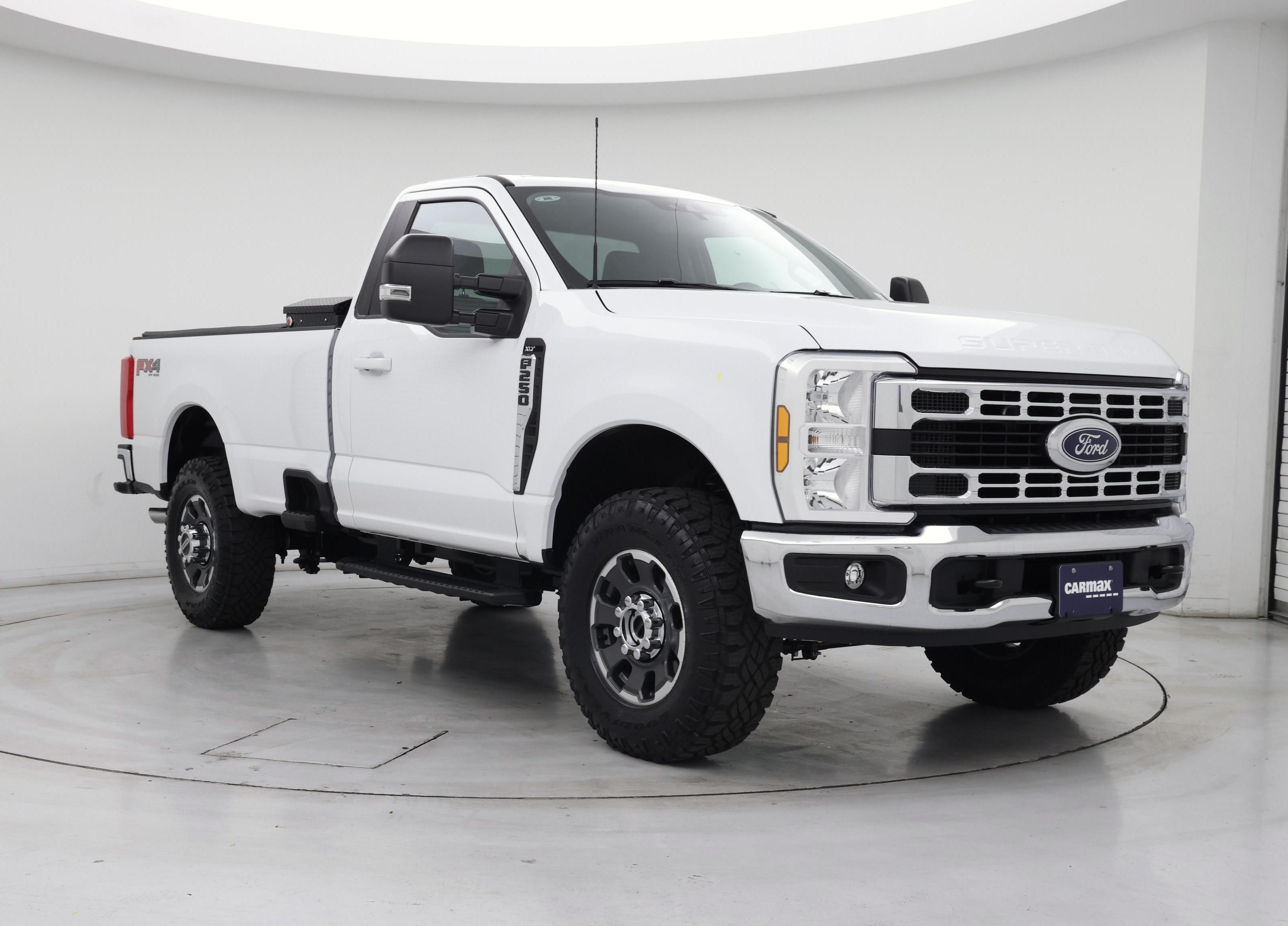 White 2025 Ford F-250 Super Duty Pickup Truck Four-Wheel Drive Automatic
