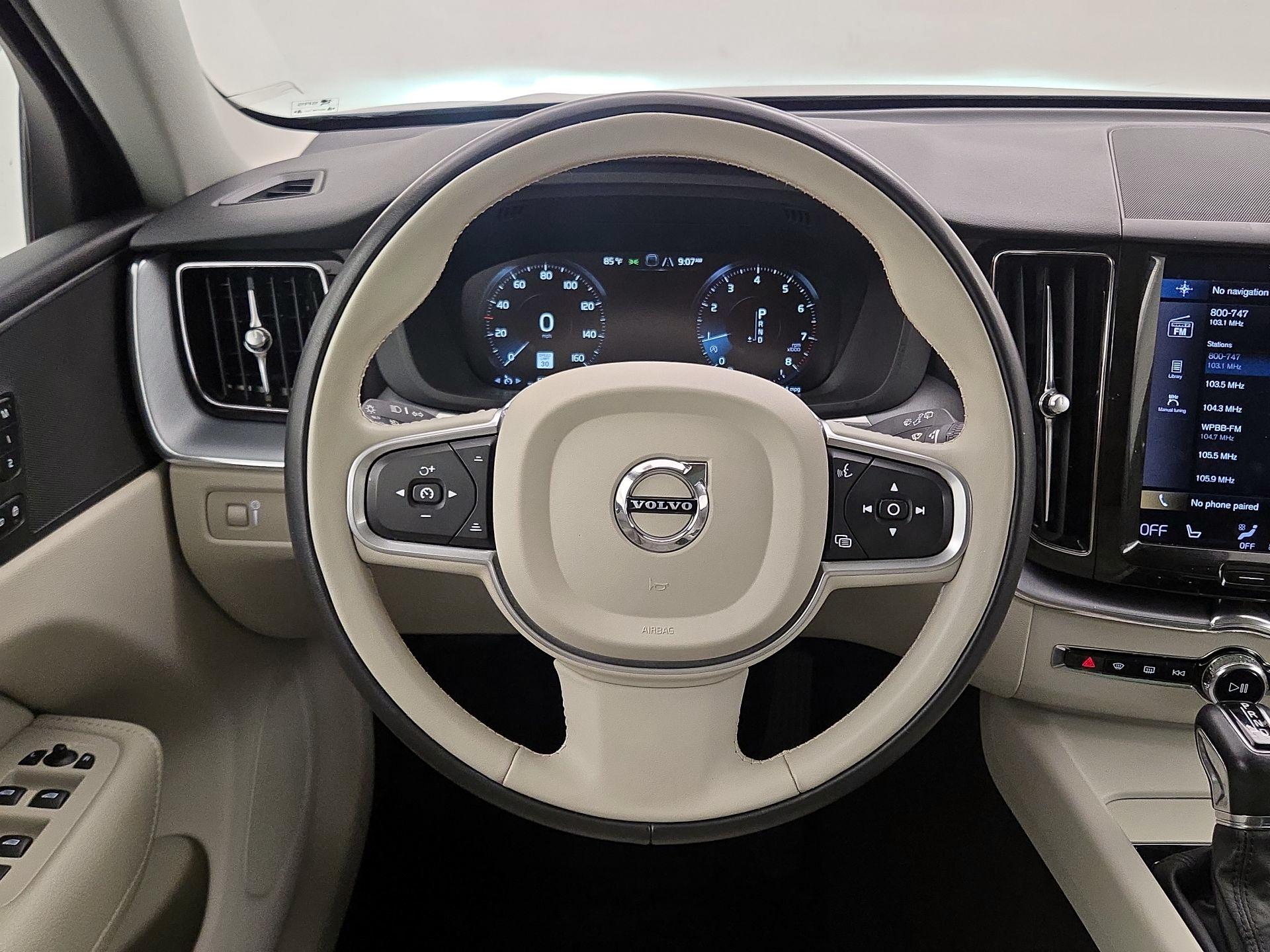 Thumbnail: 2020 Volvo XC60 - 10