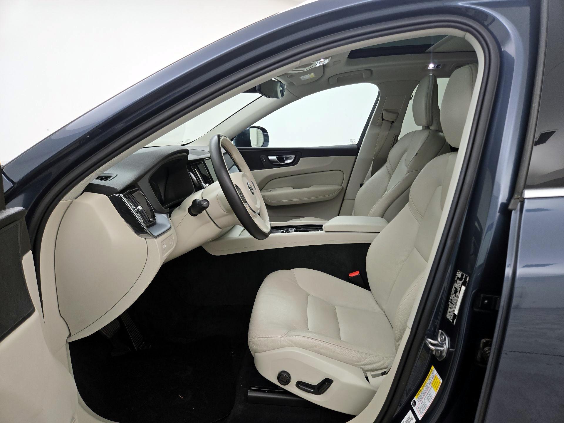 Thumbnail: 2020 Volvo XC60 - 11