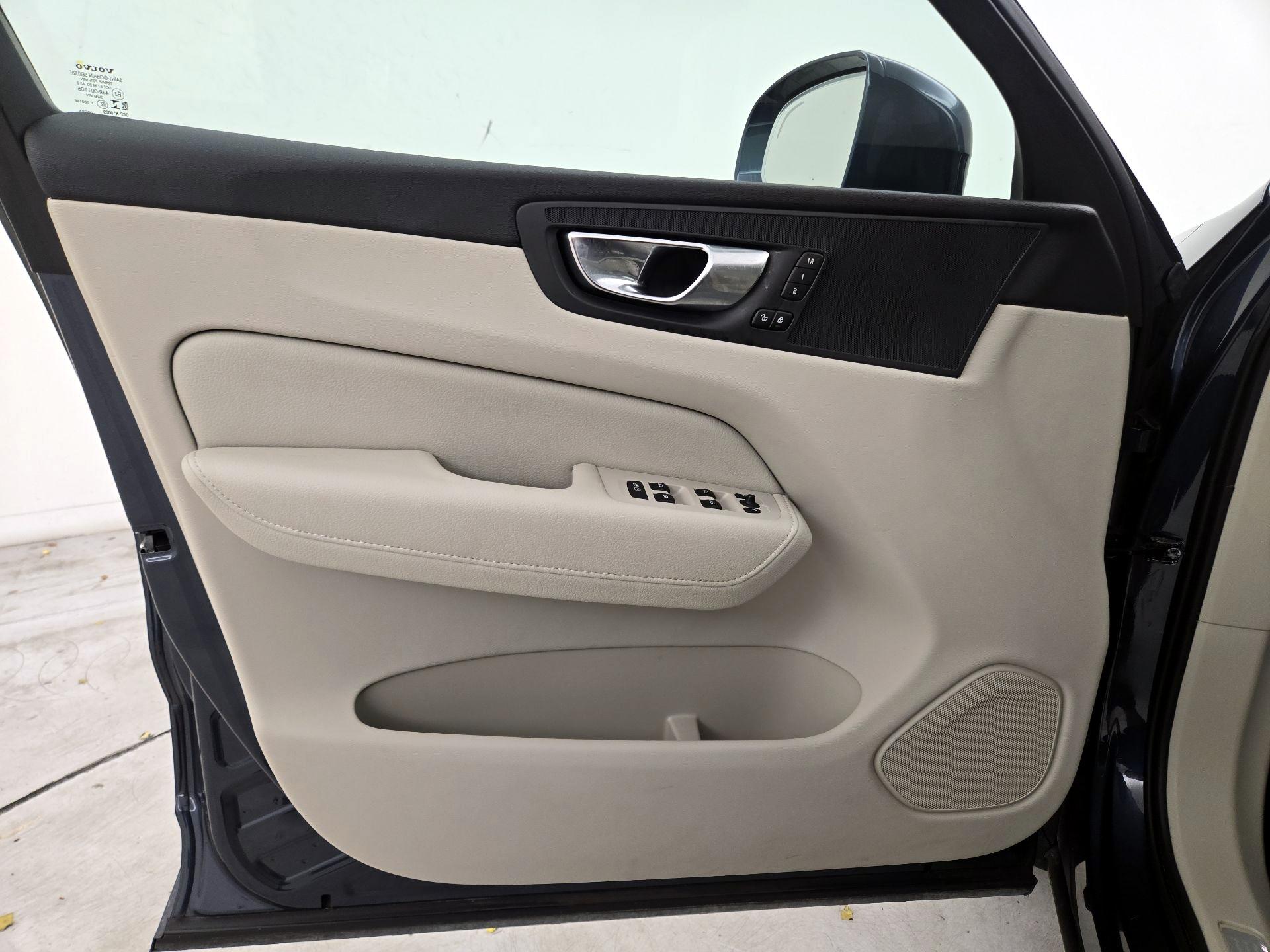 Thumbnail: 2020 Volvo XC60 - 12
