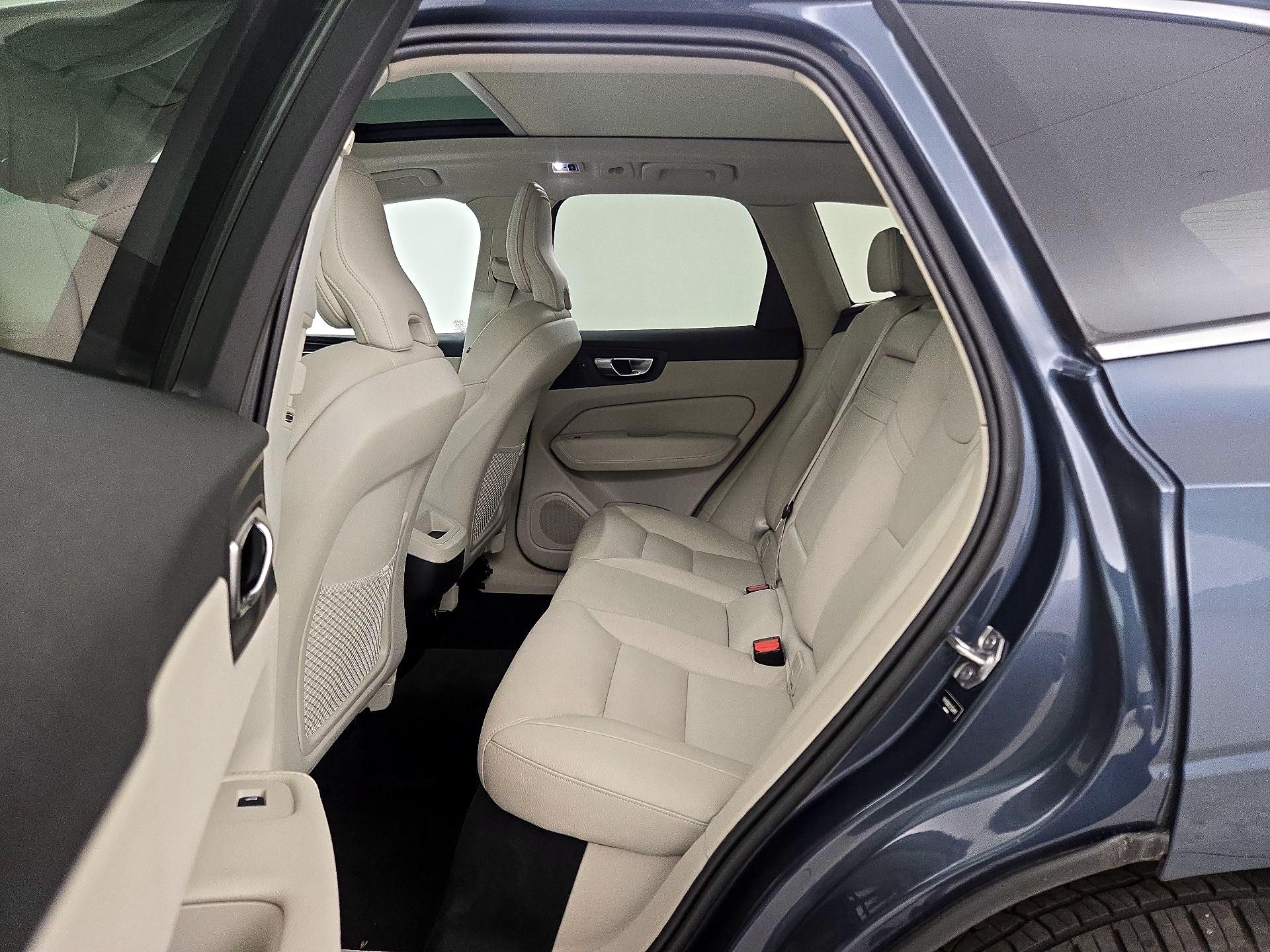 Thumbnail: 2020 Volvo XC60 - 20