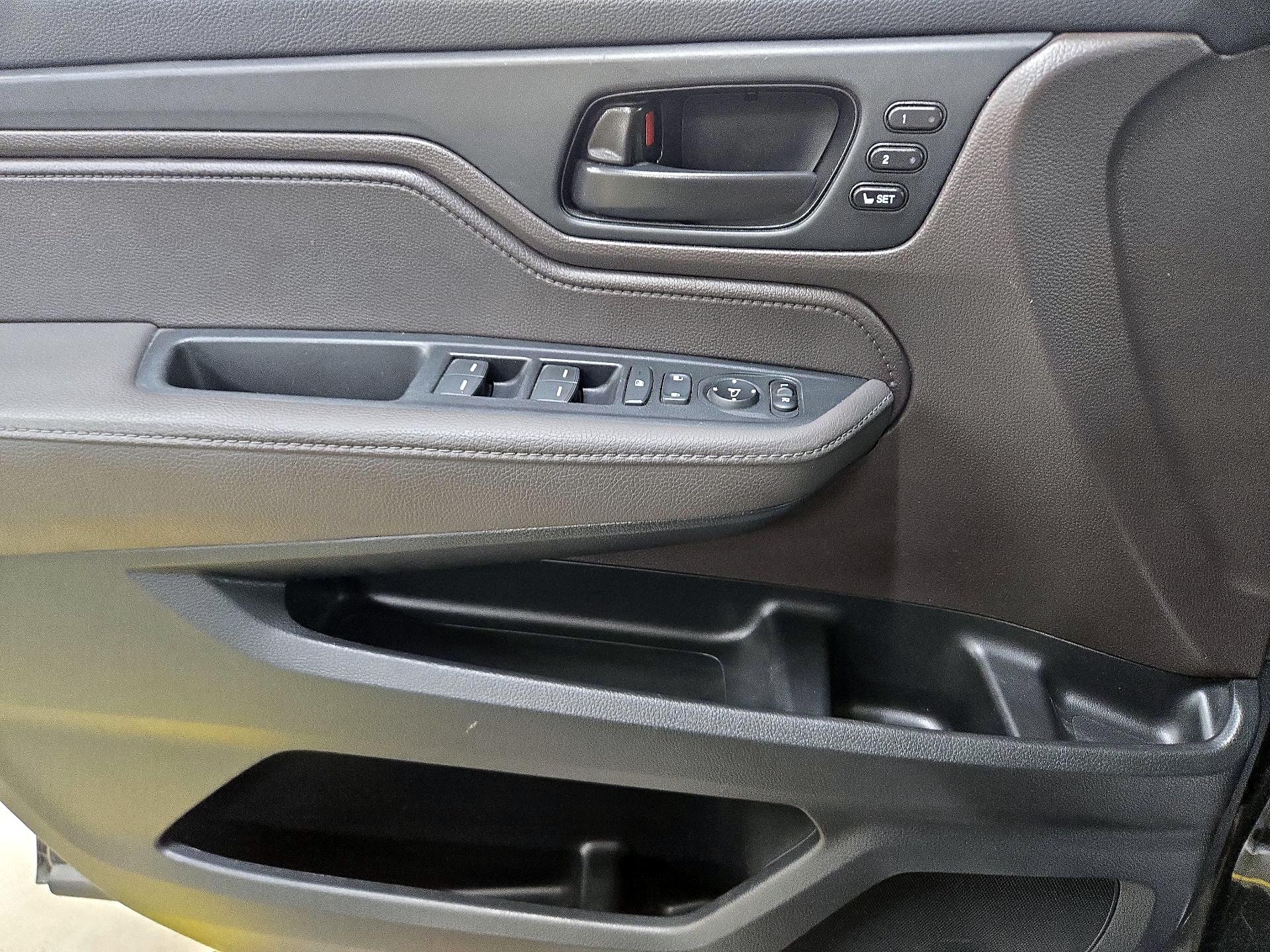 Thumbnail: 2019 Honda Odyssey - 12