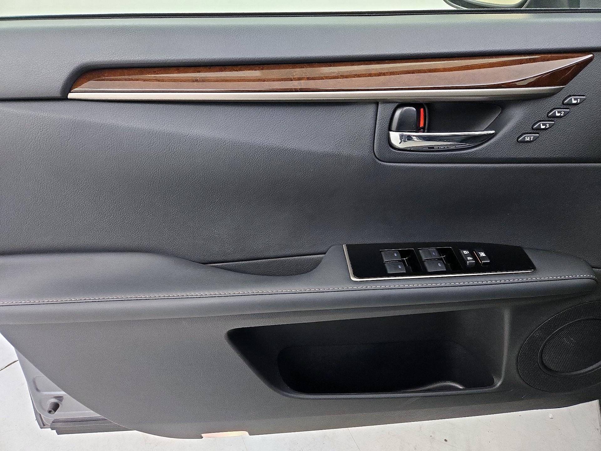 Thumbnail: 2016 Lexus ES - 12
