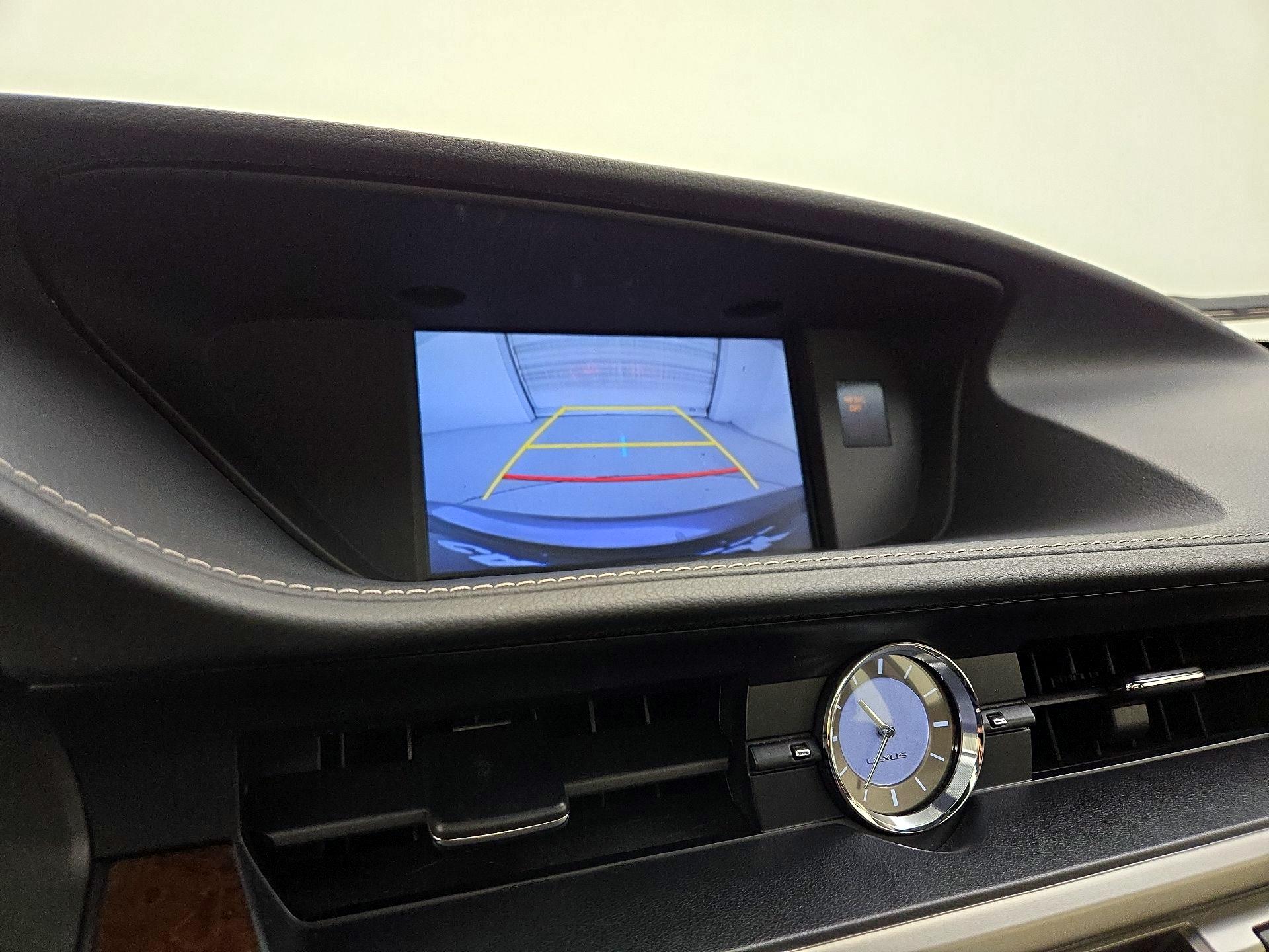 Thumbnail: 2016 Lexus ES - 15