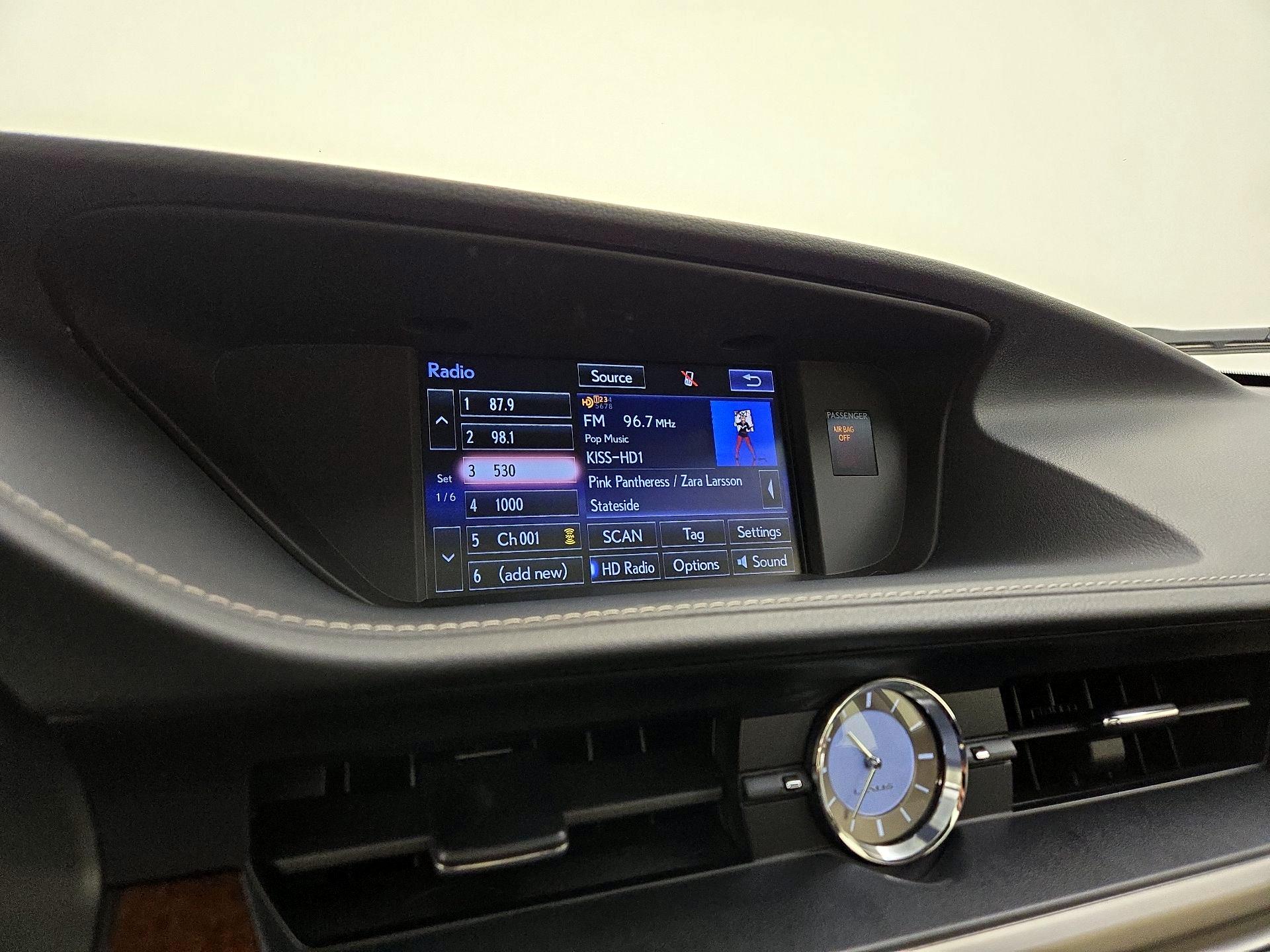 Thumbnail: 2016 Lexus ES - 16