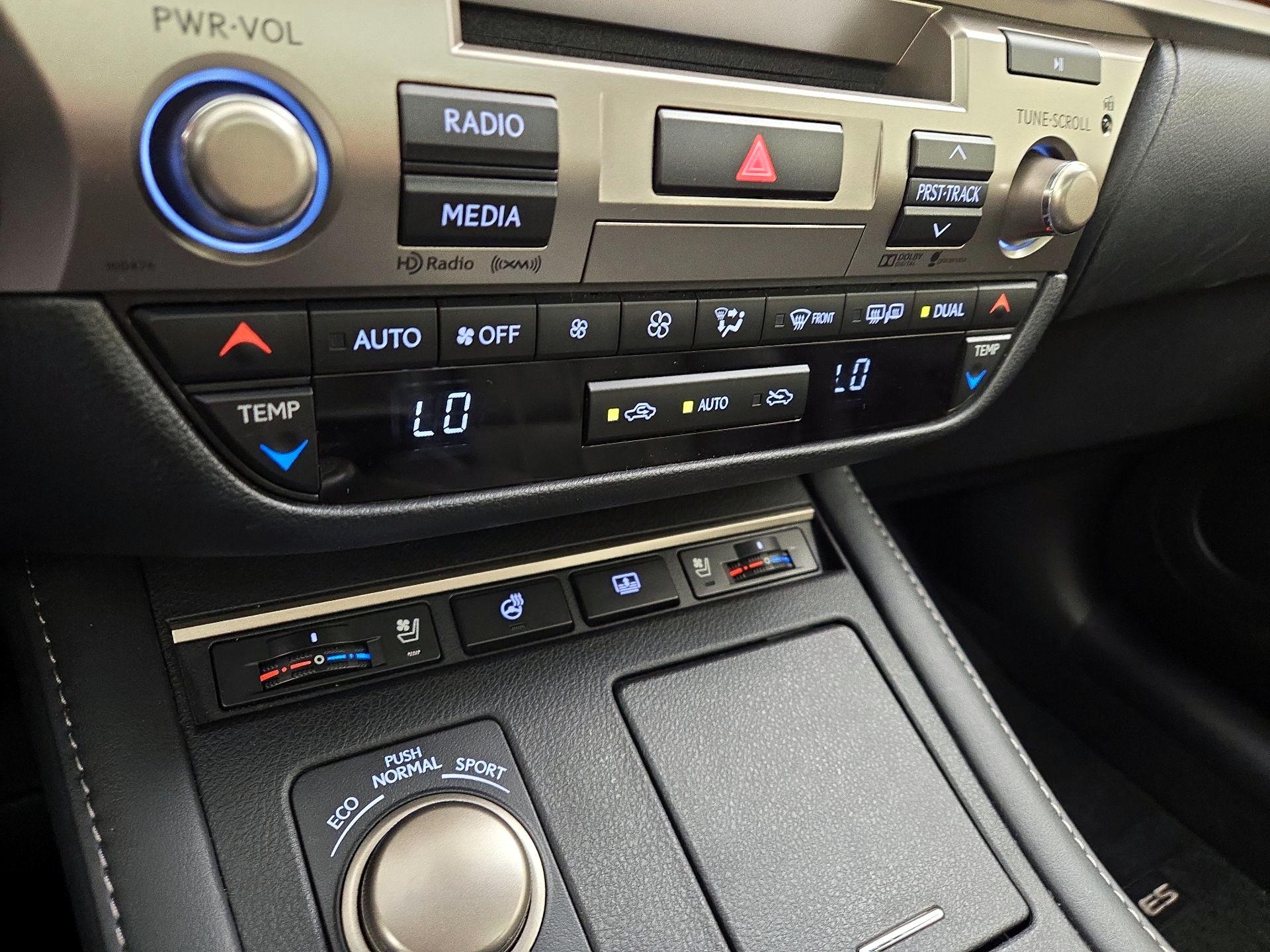 Thumbnail: 2016 Lexus ES - 17