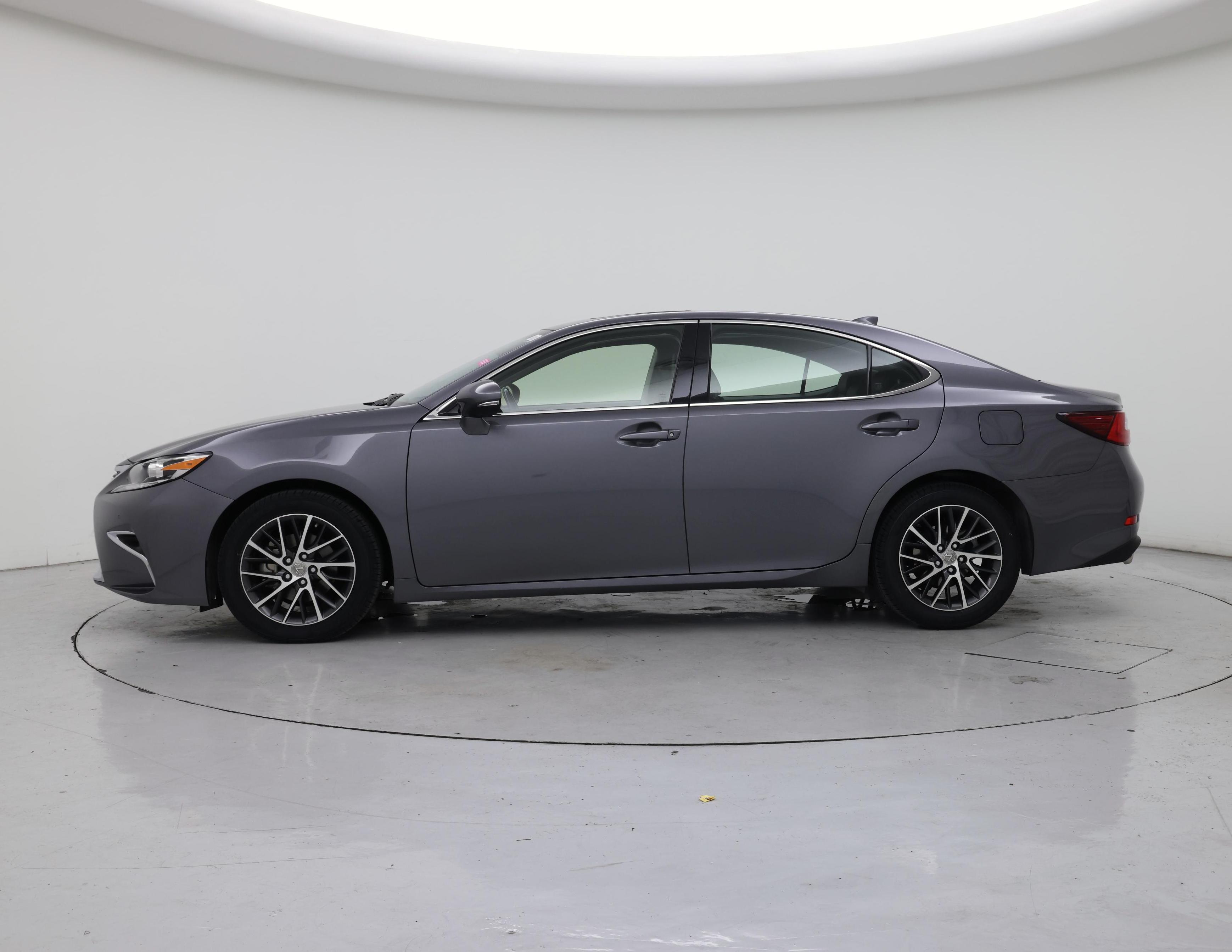 Thumbnail: 2016 Lexus ES - 3