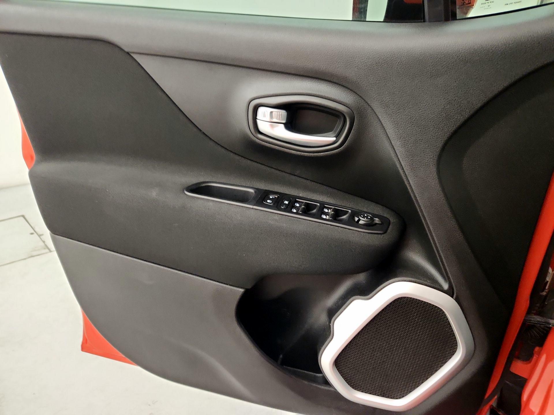 Thumbnail: 2020 Jeep Renegade - 12