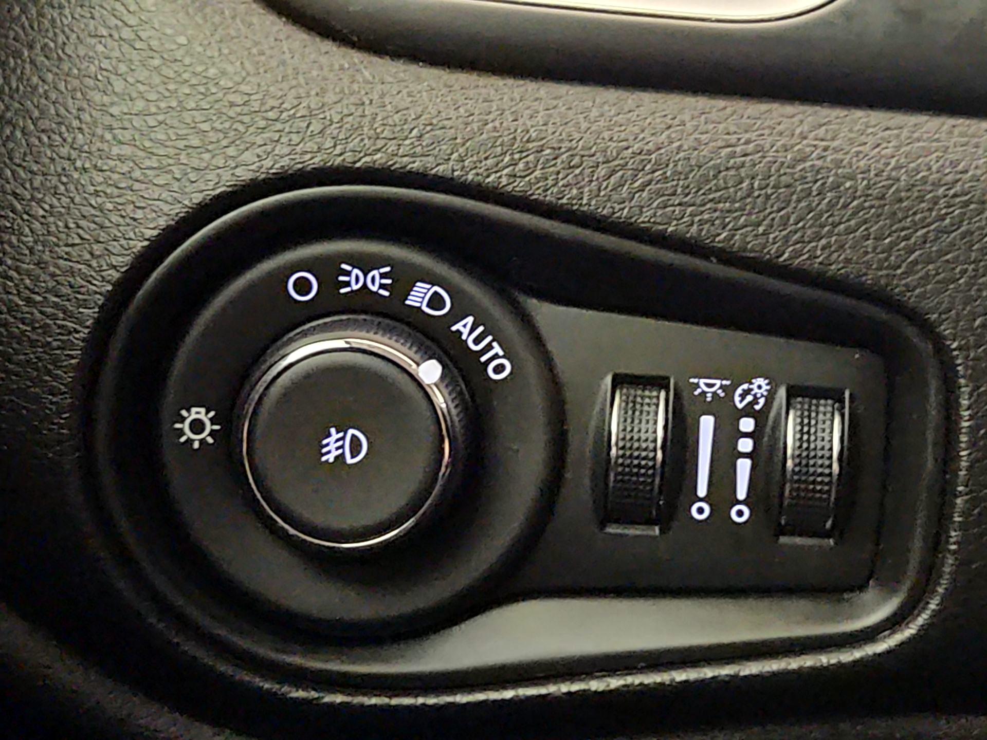 Thumbnail: 2020 Jeep Renegade - 13
