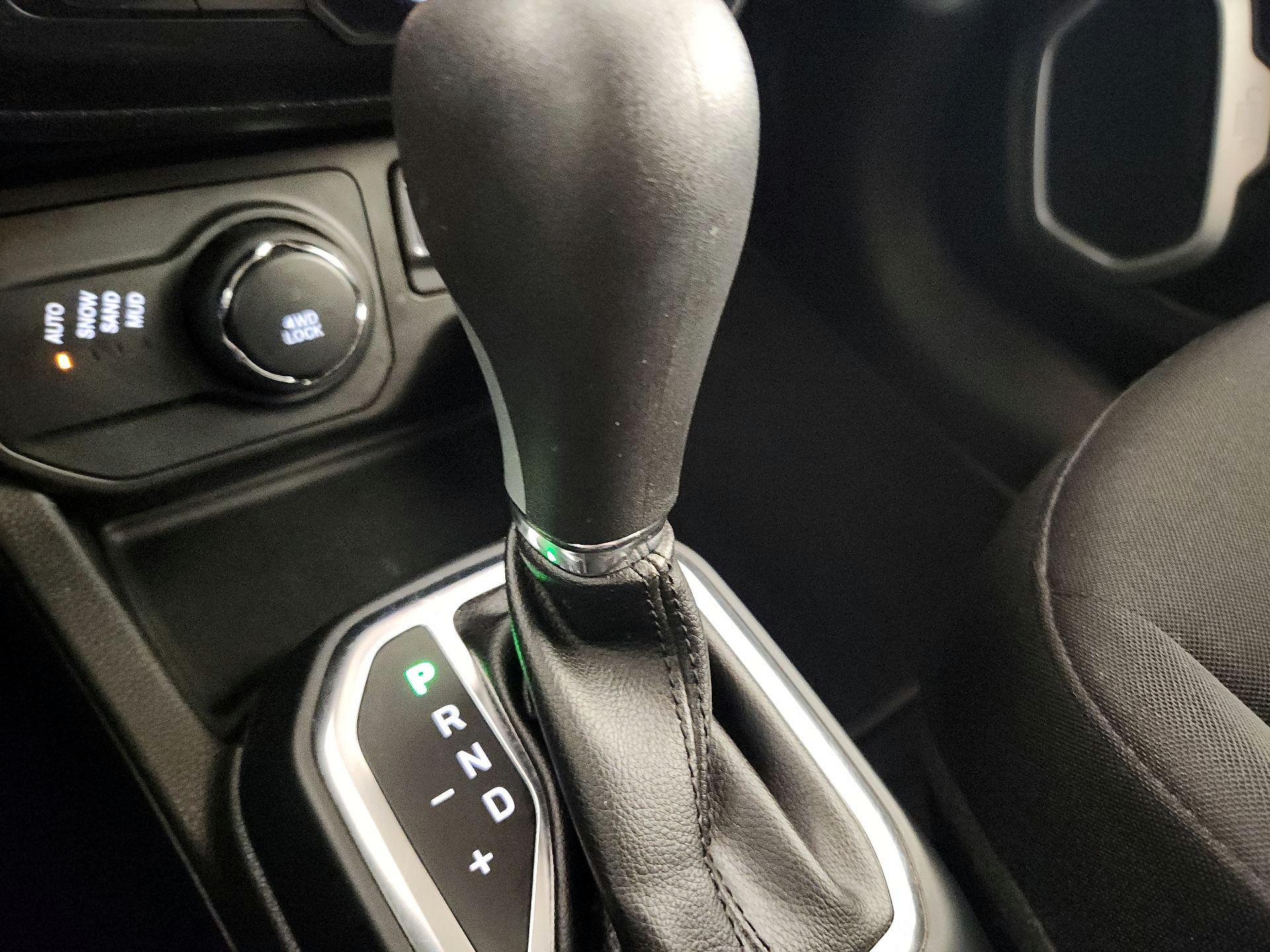 Thumbnail: 2020 Jeep Renegade - 18