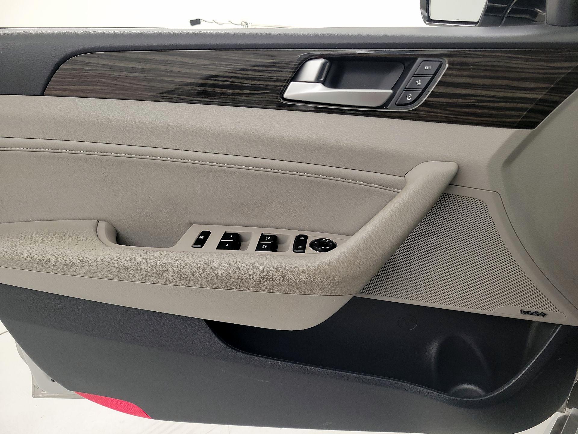Thumbnail: 2016 Hyundai Sonata - 12