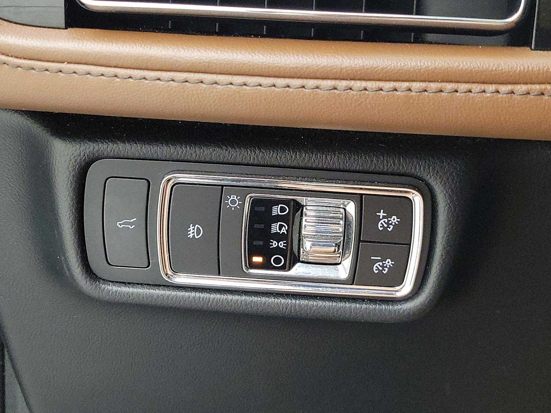 Thumbnail: 2020 Lincoln Aviator - 13
