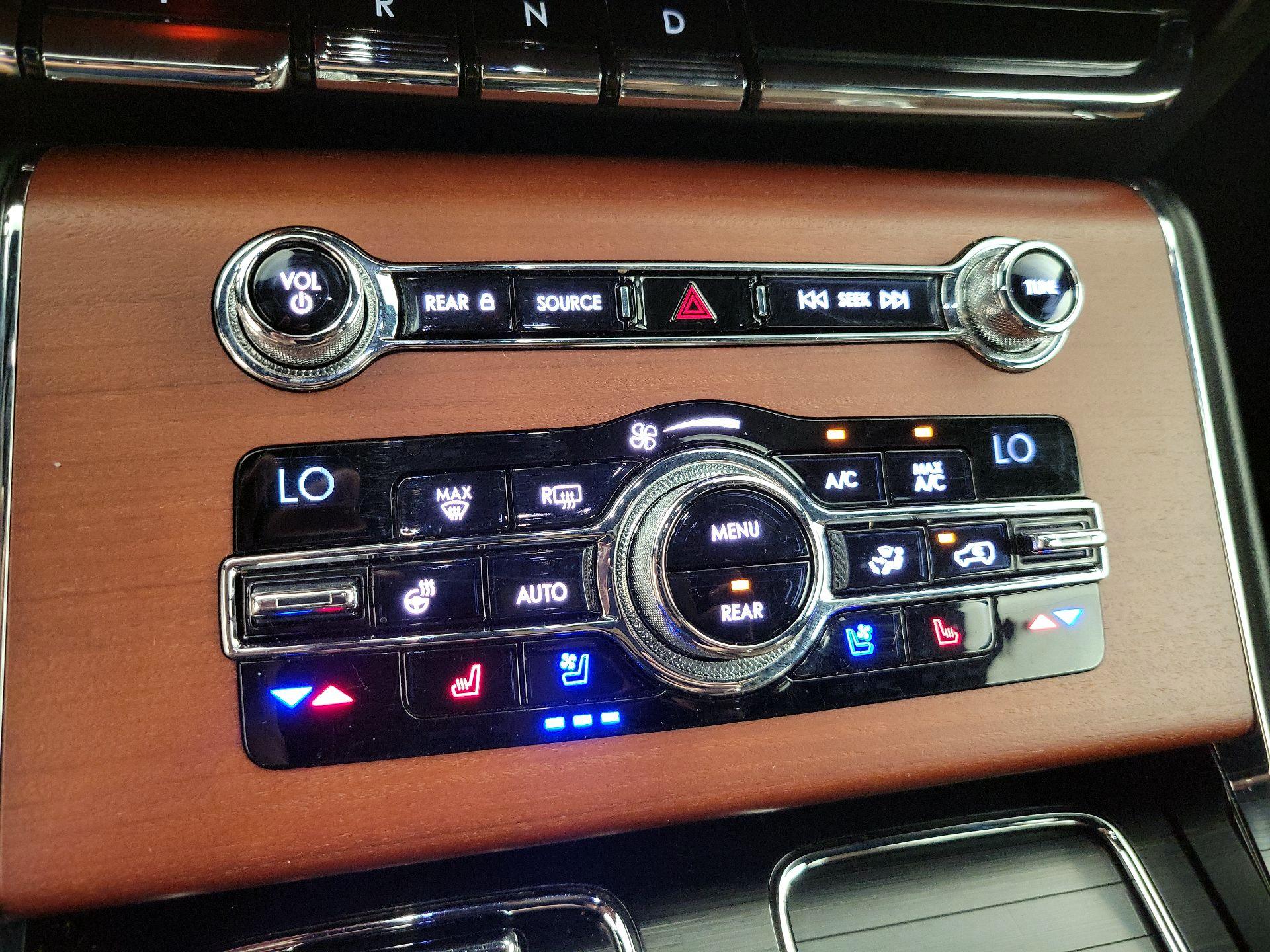 Thumbnail: 2020 Lincoln Aviator - 16