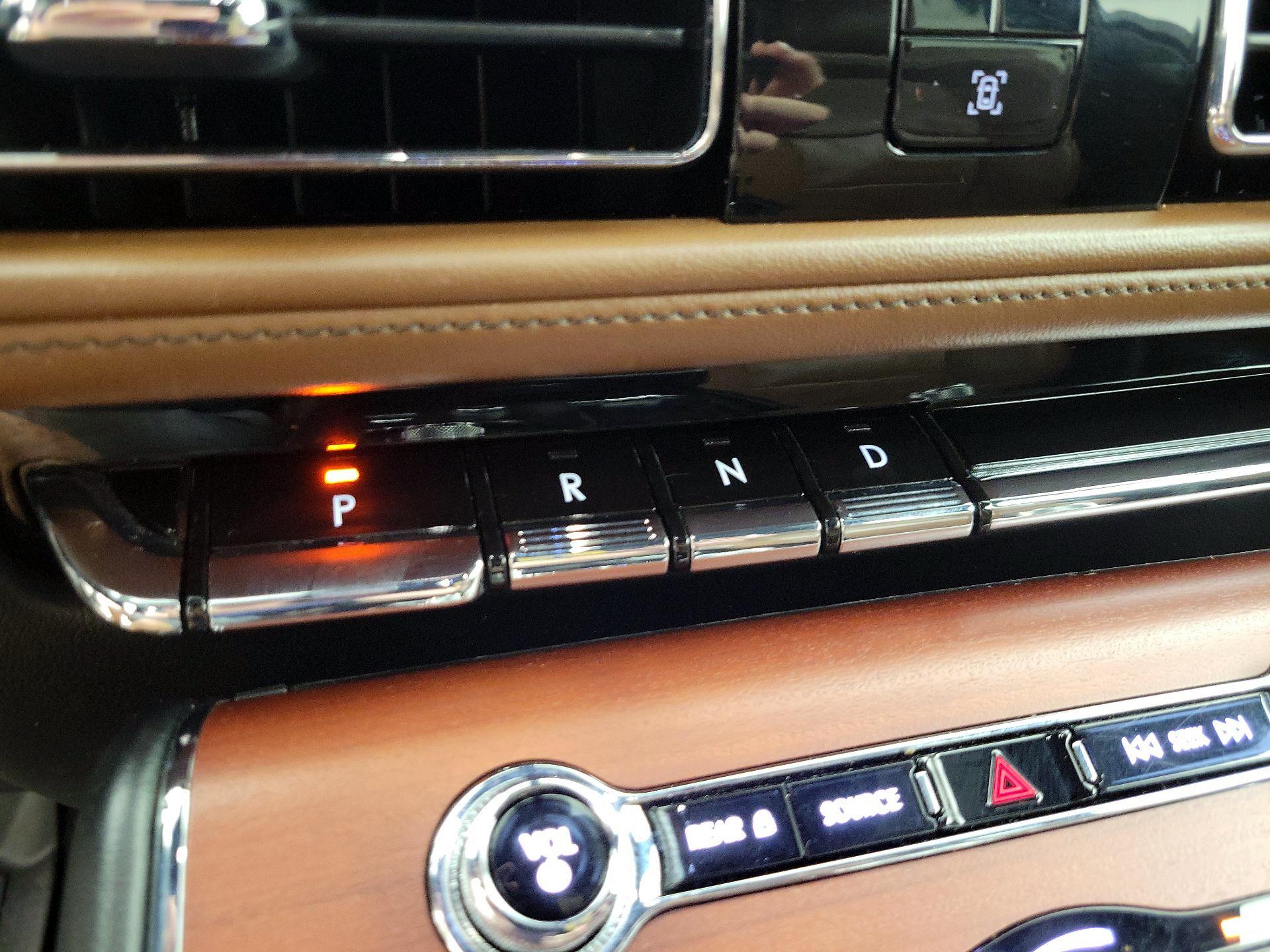 Thumbnail: 2020 Lincoln Aviator - 17