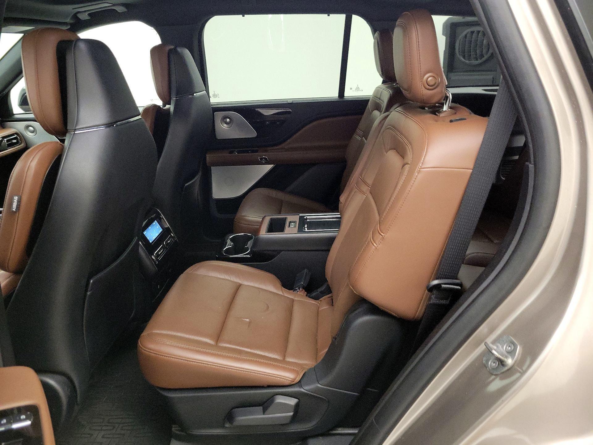 Thumbnail: 2020 Lincoln Aviator - 19