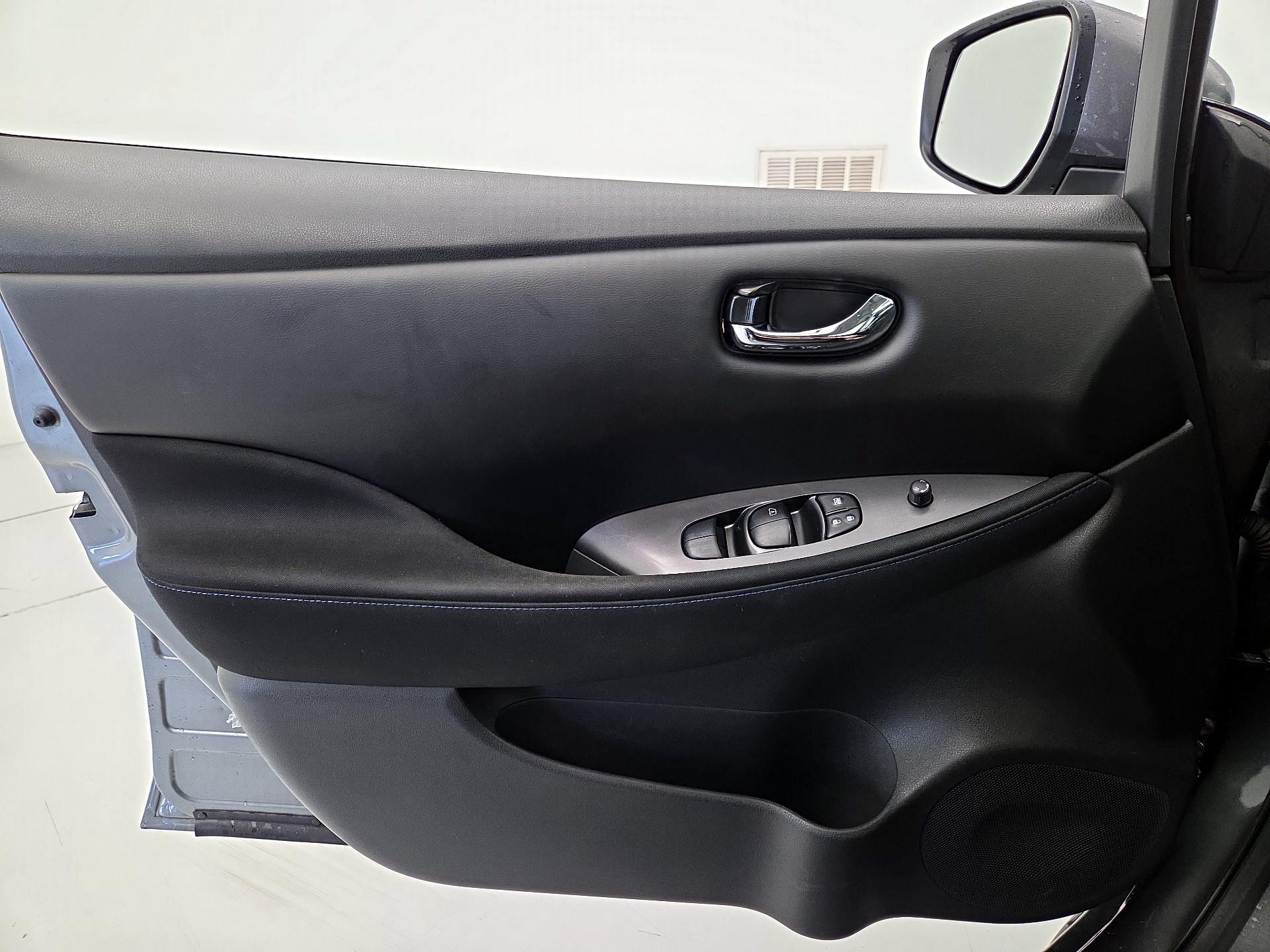 Thumbnail: 2019 Nissan Leaf - 12