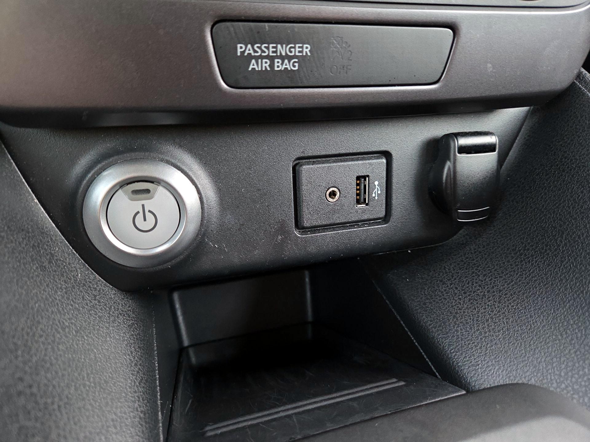 Thumbnail: 2019 Nissan Leaf - 18
