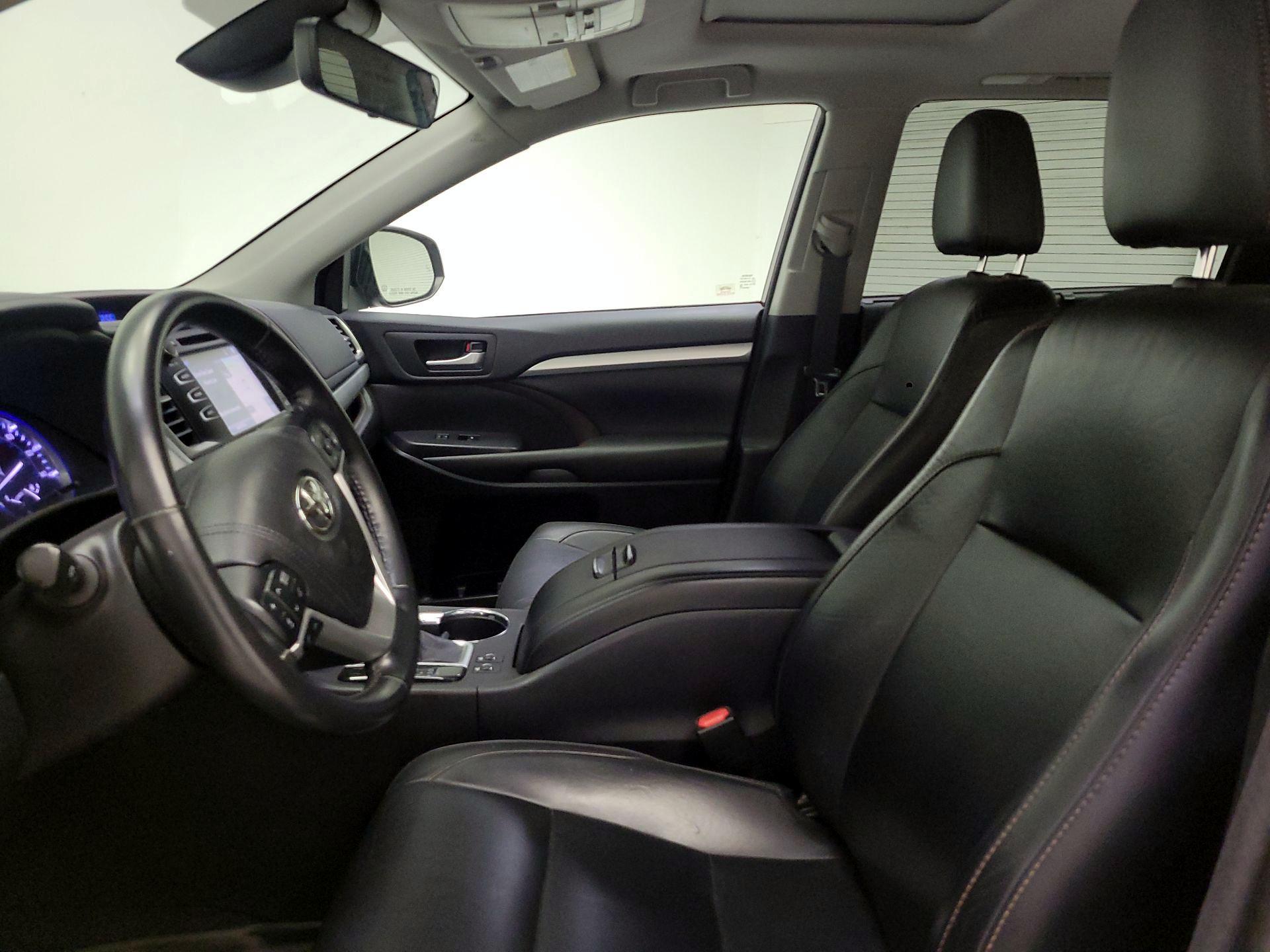 Thumbnail: 2018 Toyota Highlander - 11