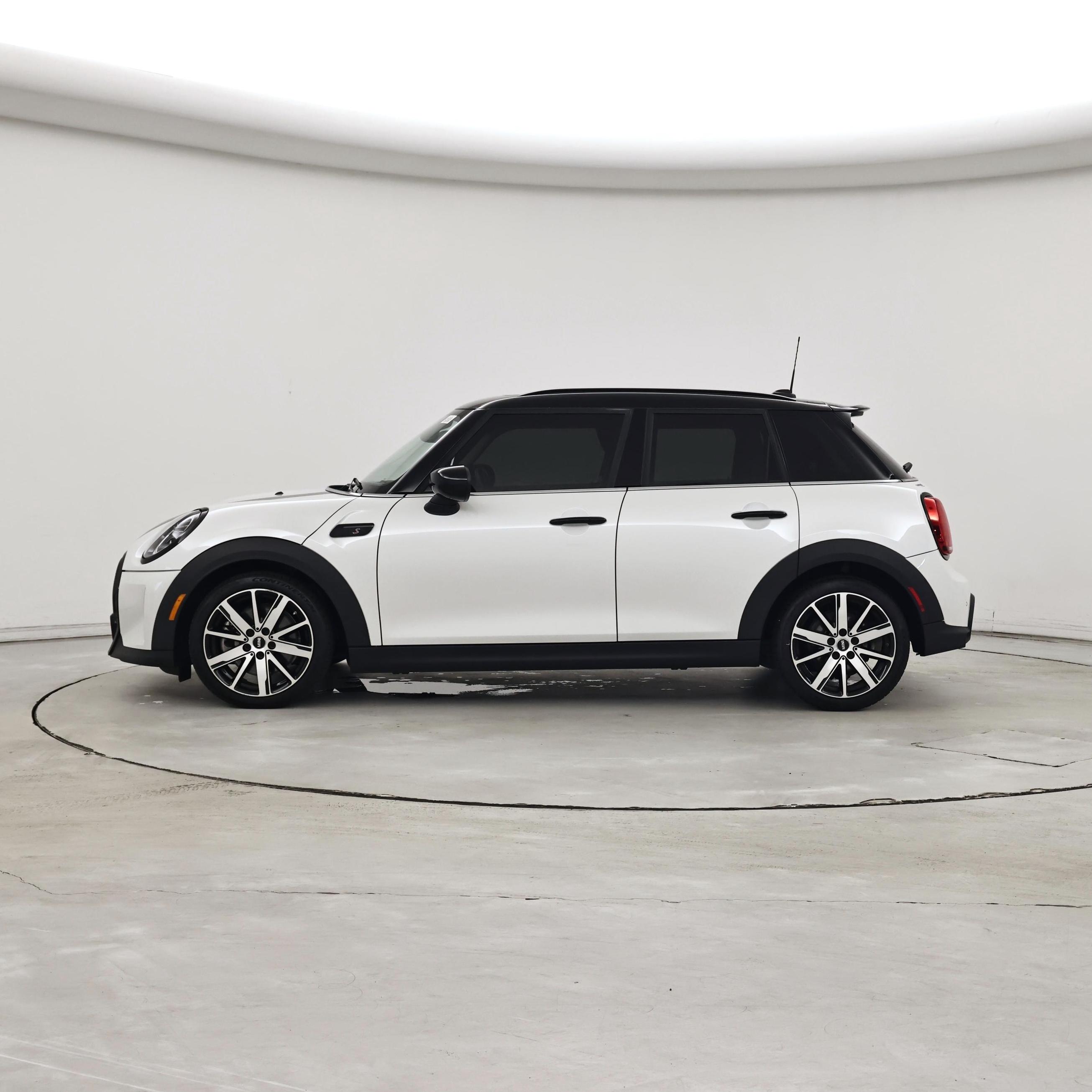 Thumbnail: 2024 MINI Cooper Hardtop - 3