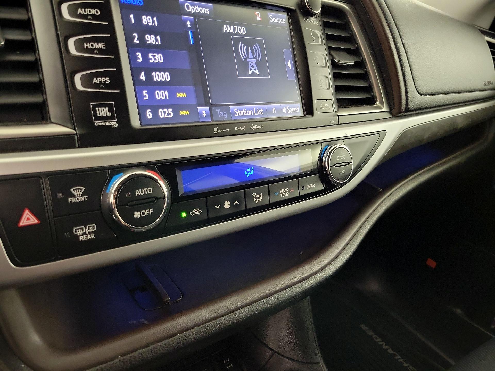 Thumbnail: 2019 Toyota Highlander - 16