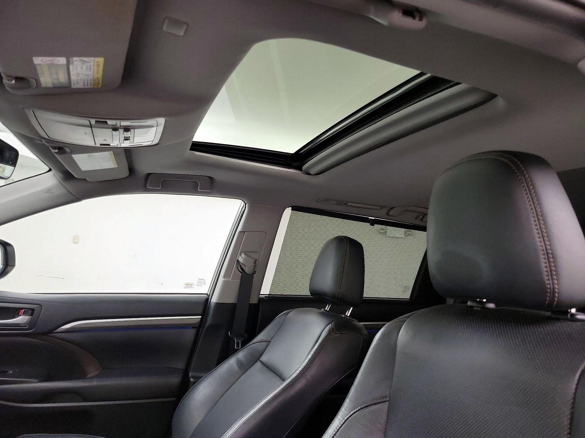 Thumbnail: 2019 Toyota Highlander - 19