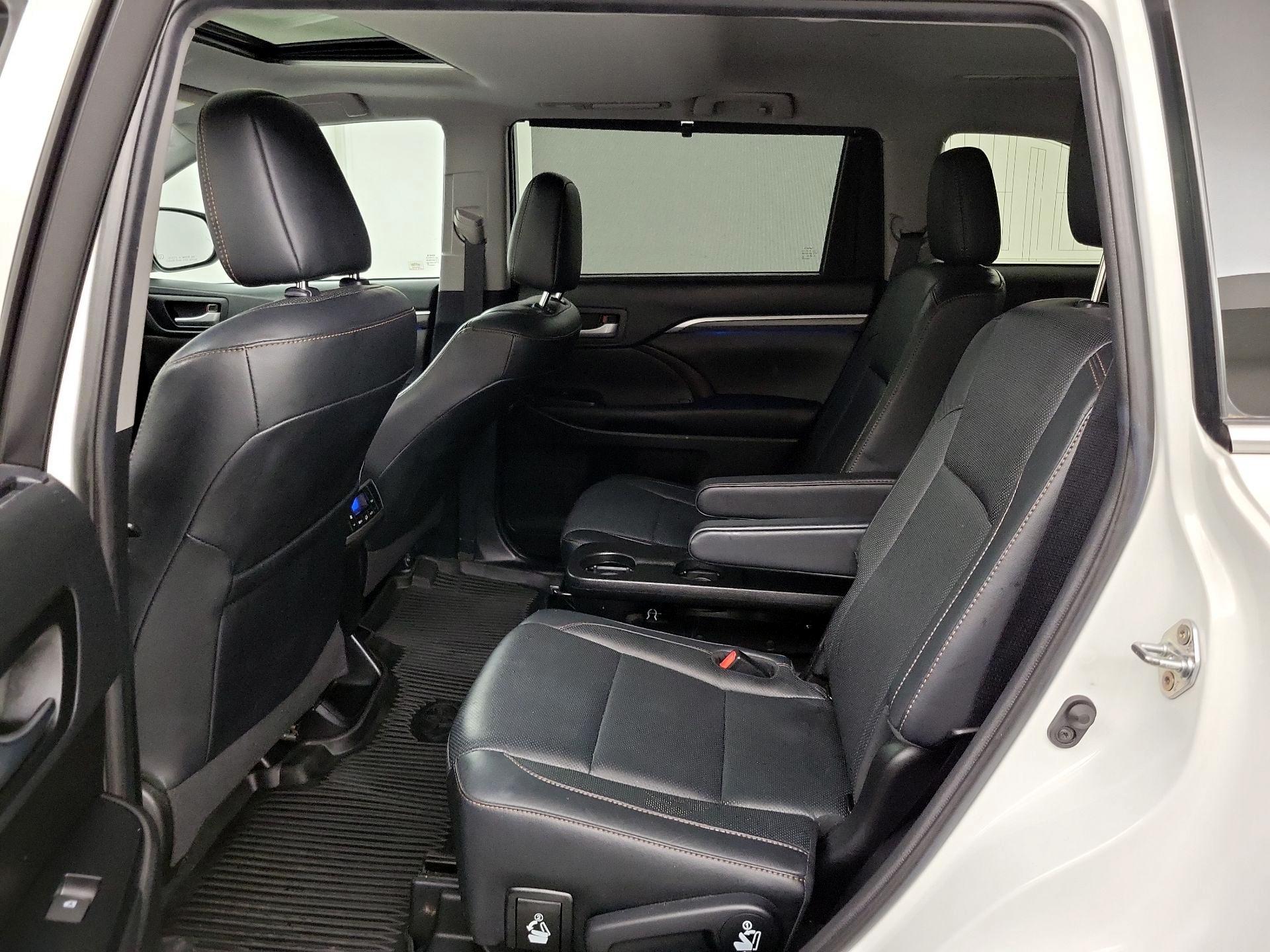 Thumbnail: 2019 Toyota Highlander - 20