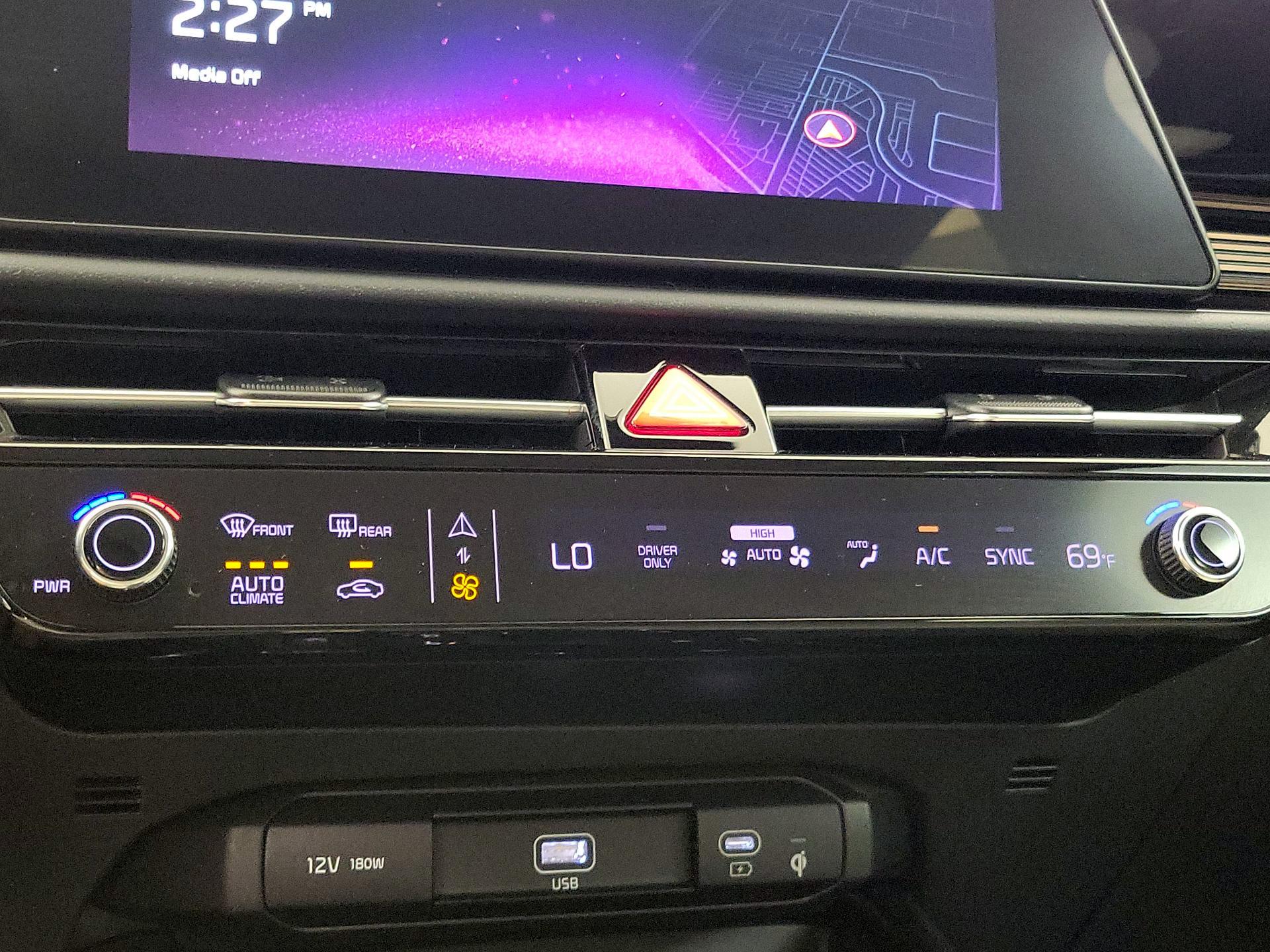 Thumbnail: 2023 Kia Niro - 16